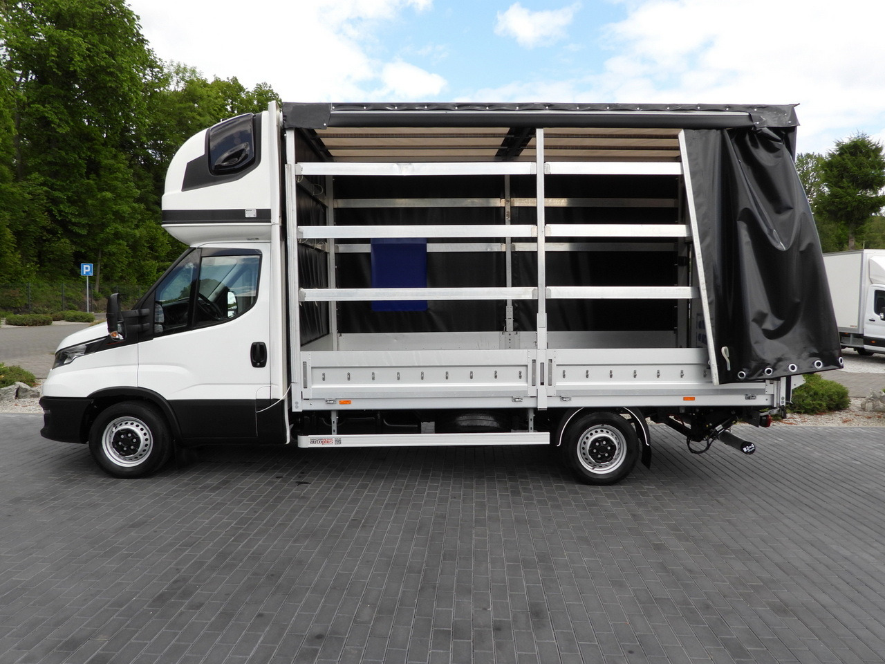 Lease a IVECO DAILY 35S18 TARPAULIN LIFT 8 PALLETS WEBASTO CRUISE CONTROL AIR CONDITIONING 180HP IVECO DAILY 35S18 TARPAULIN LIFT 8 PALLETS WEBASTO CRUISE CONTROL AIR CONDITIONING 180HP: picture 8 Lease a IVECO DAILY 35S18 TARPAULIN LIFT 8 PALLETS WEBASTO CRUISE CONTROL AIR CONDITIONING 180HP IVECO DAILY 35S18 TARPAULIN LIFT 8 PALLETS WEBASTO CRUISE CONTROL AIR CONDITIONING 180HP: picture 8