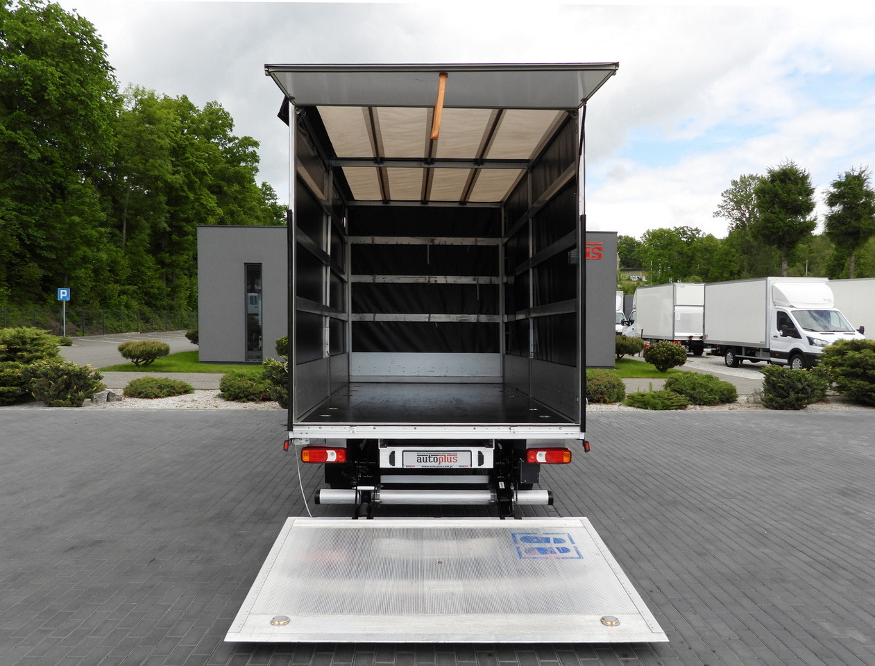 Lease a IVECO DAILY 35S18 TARPAULIN LIFT 8 PALLETS WEBASTO CRUISE CONTROL AIR CONDITIONING 180HP IVECO DAILY 35S18 TARPAULIN LIFT 8 PALLETS WEBASTO CRUISE CONTROL AIR CONDITIONING 180HP: picture 12 Lease a IVECO DAILY 35S18 TARPAULIN LIFT 8 PALLETS WEBASTO CRUISE CONTROL AIR CONDITIONING 180HP IVECO DAILY 35S18 TARPAULIN LIFT 8 PALLETS WEBASTO CRUISE CONTROL AIR CONDITIONING 180HP: picture 12
