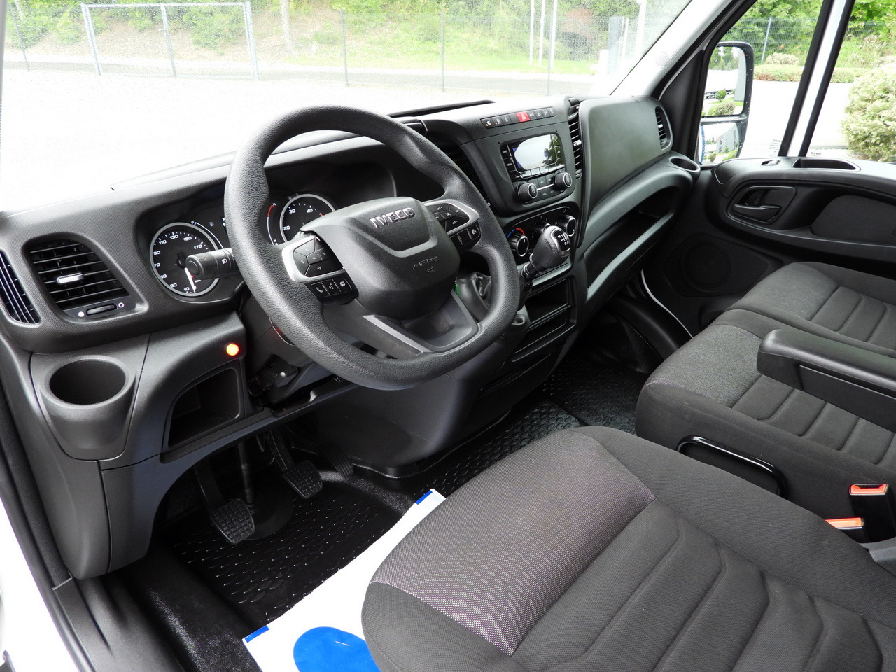 IVECO DAILY 35S18 TARPAULIN LIFT 8 PALLETS WEBASTO CRUISE CONTROL LED LIGHTS AIR CONDITIONING 180HP - Curtain side van: picture 2 IVECO DAILY 35S18 TARPAULIN LIFT 8 PALLETS WEBASTO CRUISE CONTROL LED LIGHTS AIR CONDITIONING 180HP - Curtain side van: picture 2