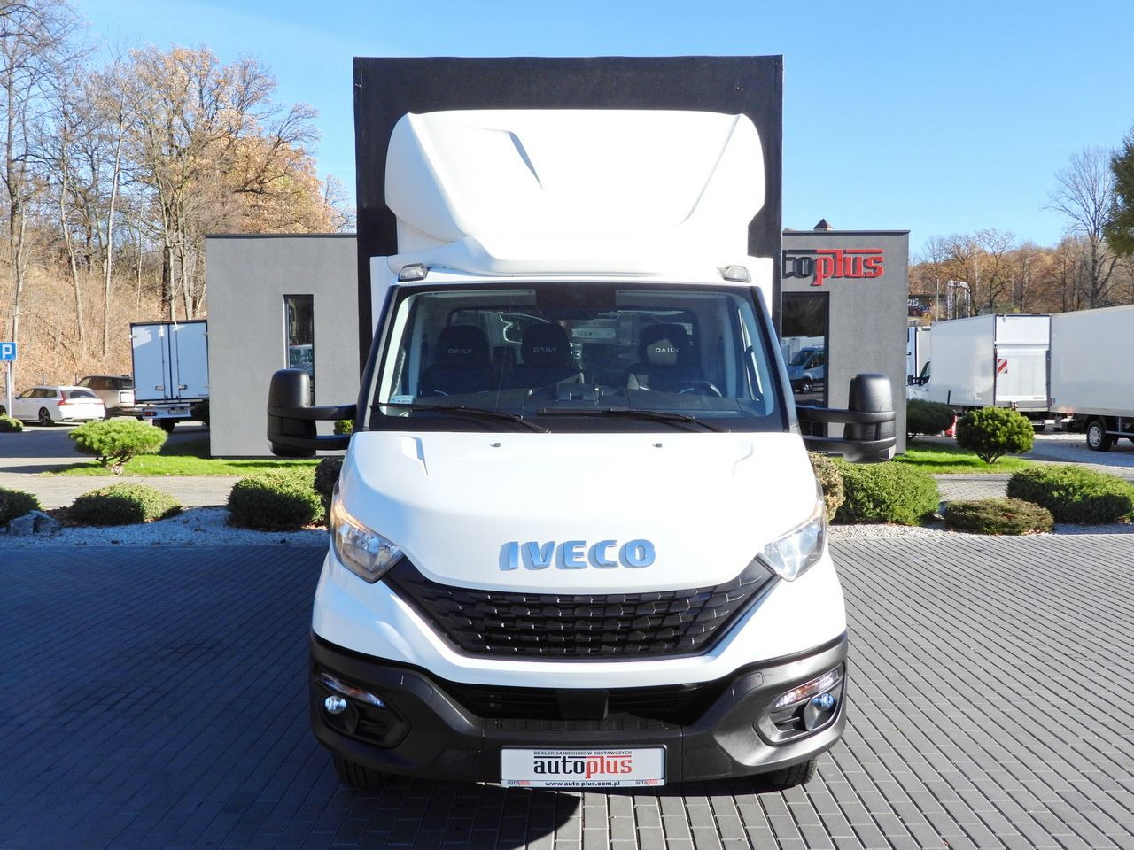IVECO DAILY 50C17 TARPAULIN 10 PALLETS CRUISE CONTROL TWIN WHEELS AIR CONDITIONING 180HP - Curtain side van: picture 5 IVECO DAILY 50C17 TARPAULIN 10 PALLETS CRUISE CONTROL TWIN WHEELS AIR CONDITIONING 180HP - Curtain side van: picture 5