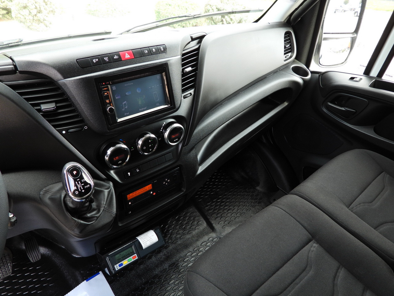 Refrigerator truck IVECO DAILY 70C17 REFRIGERATOR 1*C LIFT 10 PALLETS POWER SUPPLY 230V CRUISE CONTROL AIR CONDITIONING PNEUMATICS AUTOMATIC TRANSMISSION HI-MATIC TWIN WHEELS  170HP: picture 38