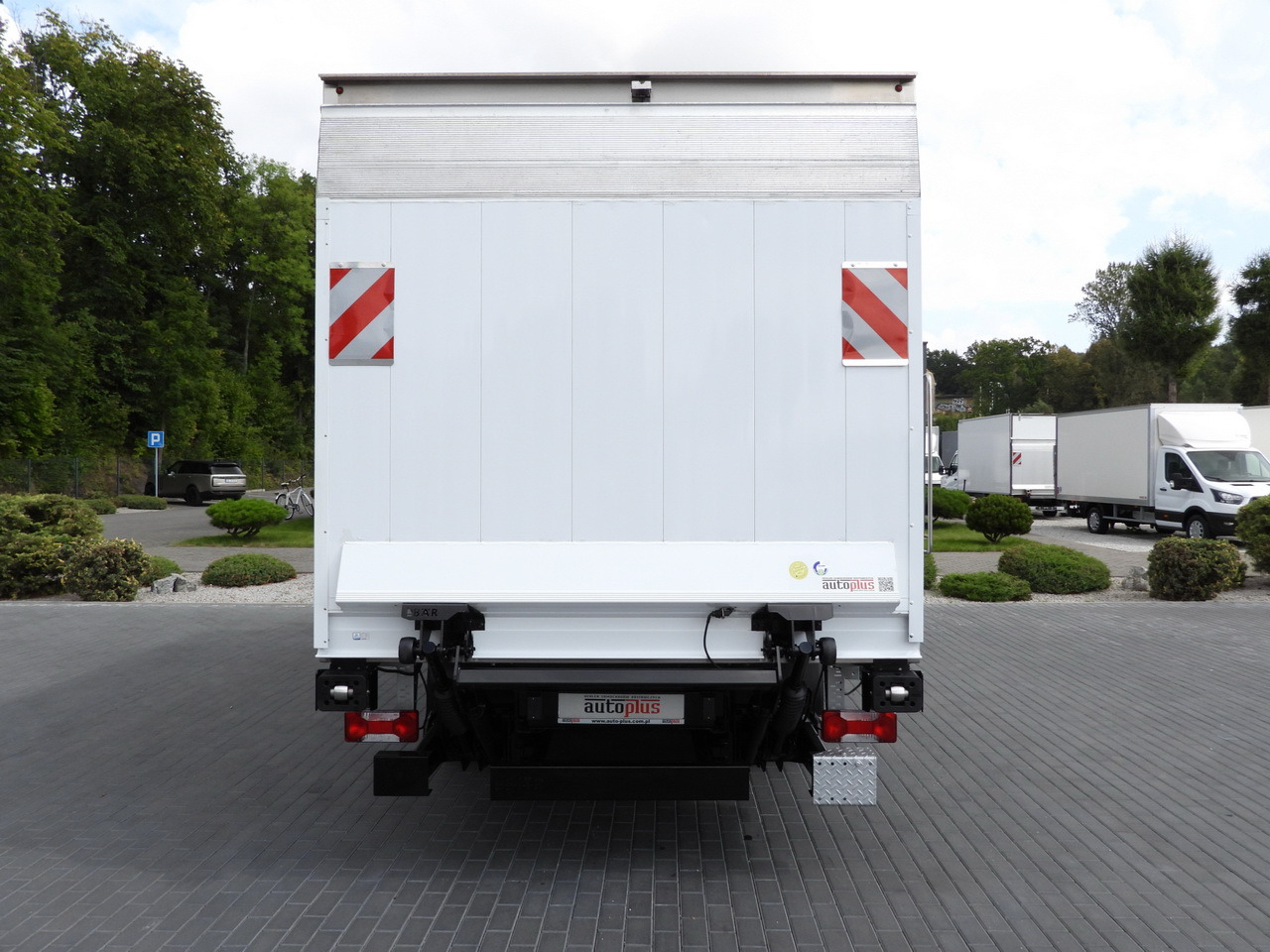 Refrigerator truck IVECO DAILY 70C17 REFRIGERATOR 1*C LIFT 10 PALLETS POWER SUPPLY 230V CRUISE CONTROL AIR CONDITIONING PNEUMATICS AUTOMATIC TRANSMISSION HI-MATIC TWIN WHEELS  170HP: picture 10