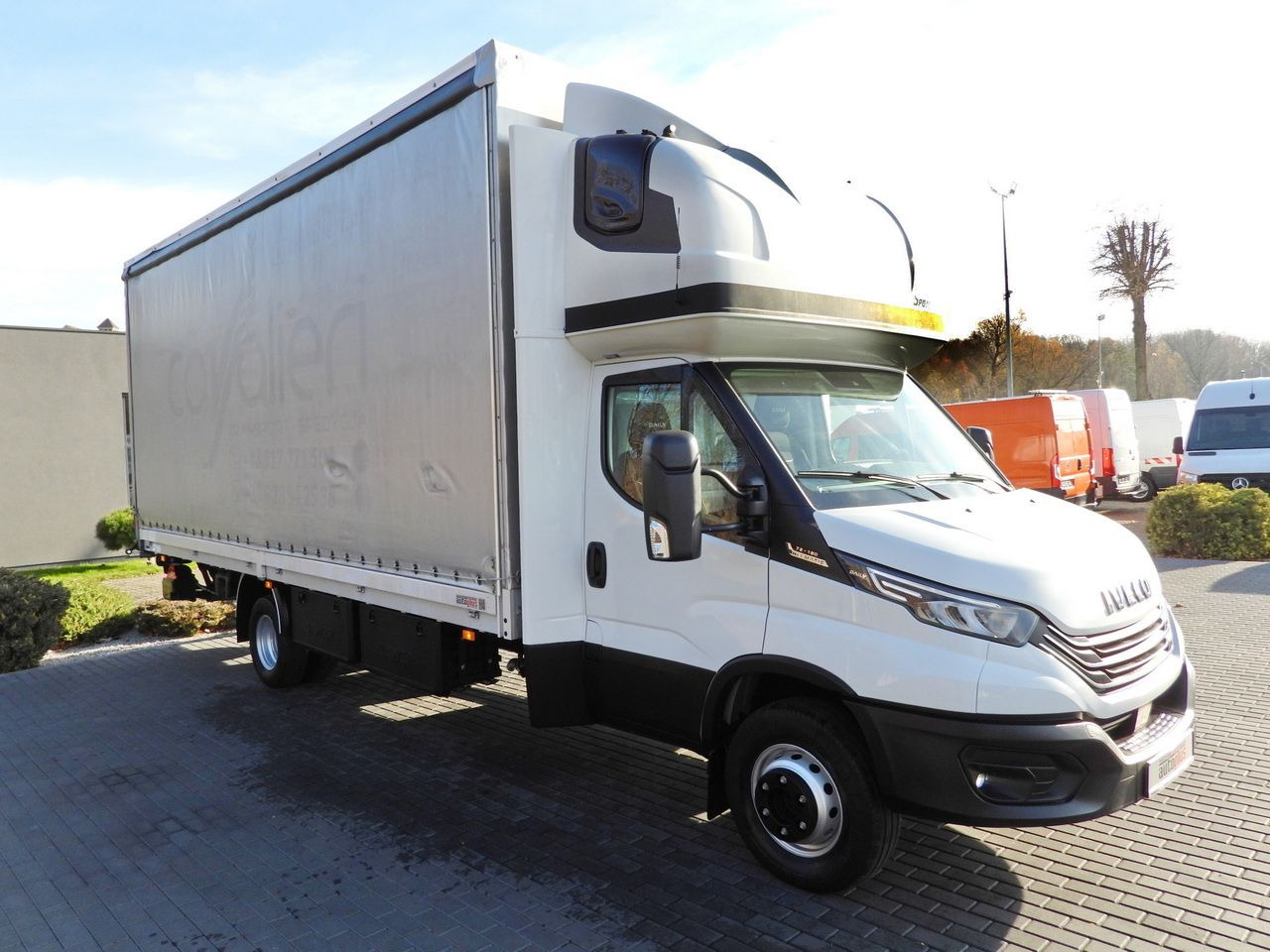 IVECO DAILY 70C18 TARPAULIN LIFT 16 PALLETS WEBASTO CRUISE CONTROL NAVIGATION LED LIGHTS PNEUMATICS AUTOMATIC TRANSMISSION HI-MATIC TWIN WHEELS AIR CONDITIONING 180HP - Curtain side van: picture 4 IVECO DAILY 70C18 TARPAULIN LIFT 16 PALLETS WEBASTO CRUISE CONTROL NAVIGATION LED LIGHTS PNEUMATICS AUTOMATIC TRANSMISSION HI-MATIC TWIN WHEELS AIR CONDITIONING 180HP - Curtain side van: picture 4