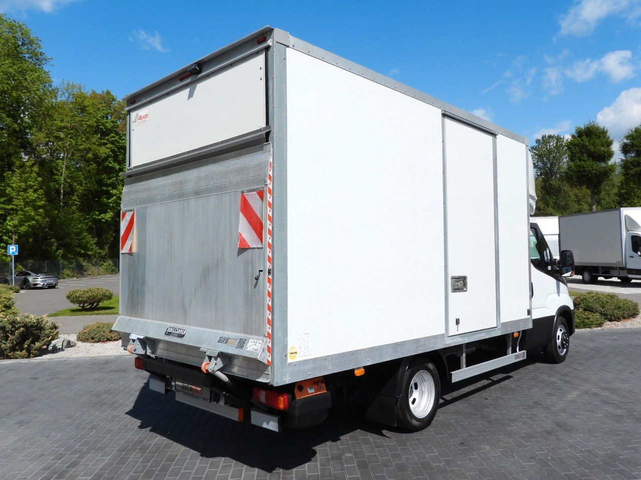 Iveco DAILY 35C16 KOFFER AUFZUG 8 PALETTEN TEMPOMAT - Box van: picture 3 Iveco DAILY 35C16 KOFFER AUFZUG 8 PALETTEN TEMPOMAT - Box van: picture 3