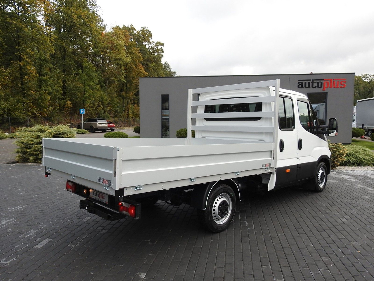Iveco DAILY 35S15 PRITSCHE DOPPELKABINE DOKA 7 SITZE - Flatbed van, Combi van: picture 3 Iveco DAILY 35S15 PRITSCHE DOPPELKABINE DOKA 7 SITZE - Flatbed van, Combi van: picture 3