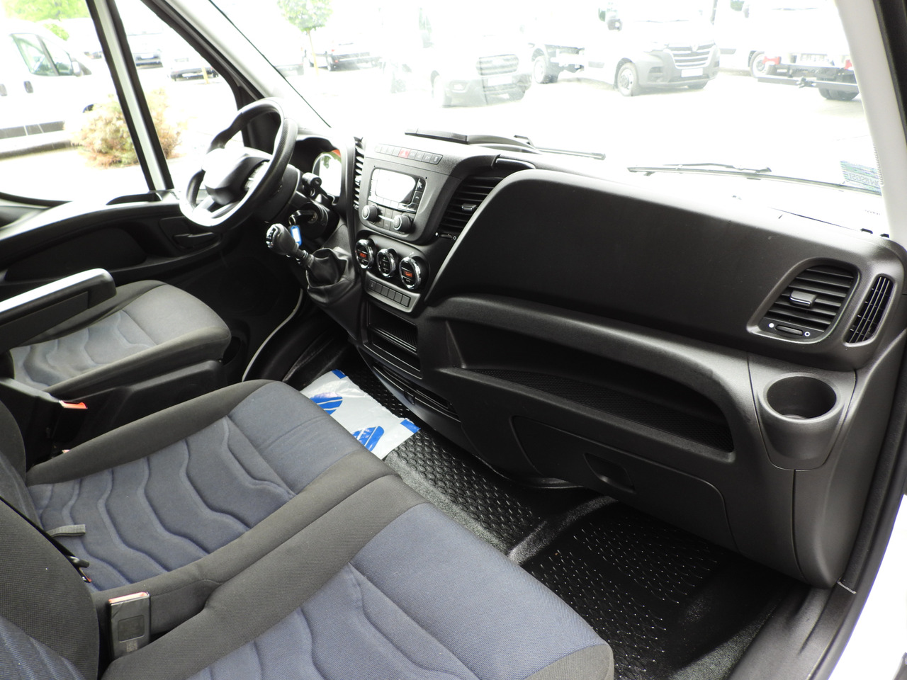 Curtain side van Iveco DAILY  35S18 PRITSCHE PLANE 10 PALETTEN WEBASTO: picture 41