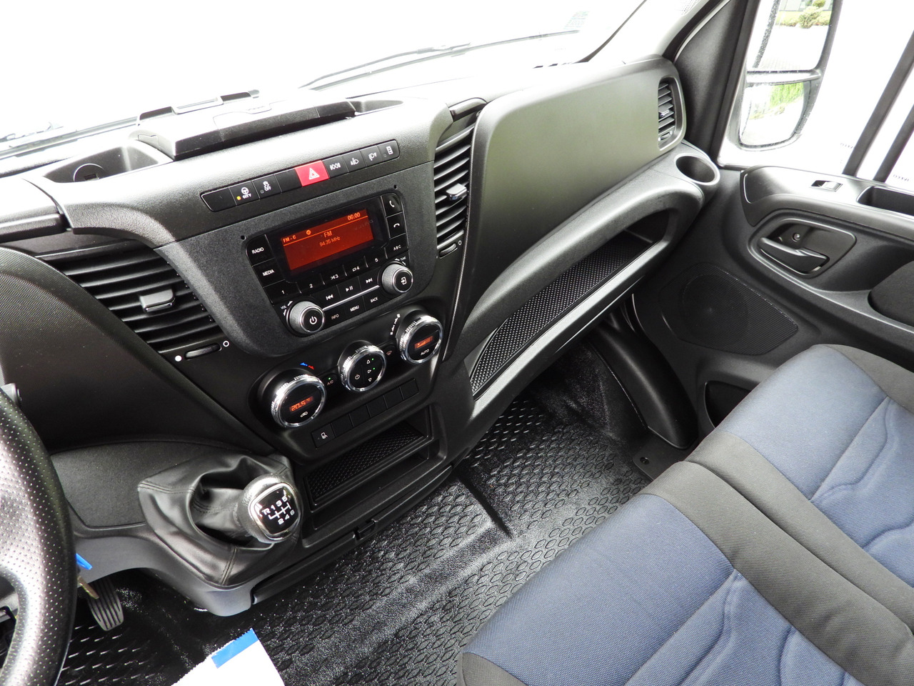 Curtain side van Iveco DAILY  35S18 PRITSCHE PLANE 10 PALETTEN WEBASTO: picture 35
