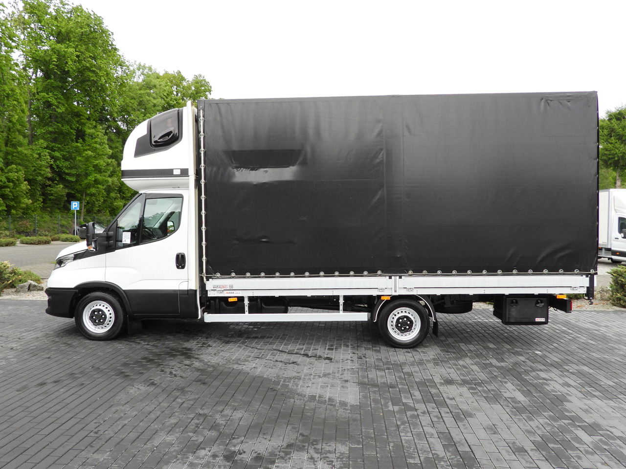 Curtain side van Iveco DAILY  35S18 PRITSCHE PLANE 10 PALETTEN WEBASTO: picture 9