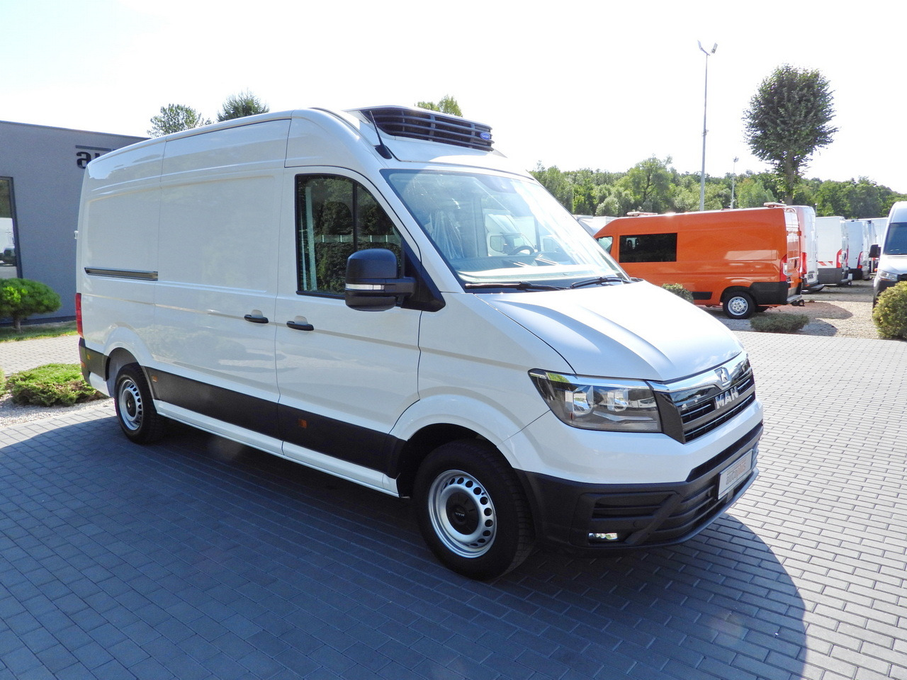 MAN TGE REFRIGERATOR VAN -5*C POWER SUPPLY 230V CRUISE CONTROL AUTOMATIC TRANSMISSION AIR CONDITIONING 180HP - Refrigerated van: picture 4 MAN TGE REFRIGERATOR VAN -5*C POWER SUPPLY 230V CRUISE CONTROL AUTOMATIC TRANSMISSION AIR CONDITIONING 180HP - Refrigerated van: picture 4