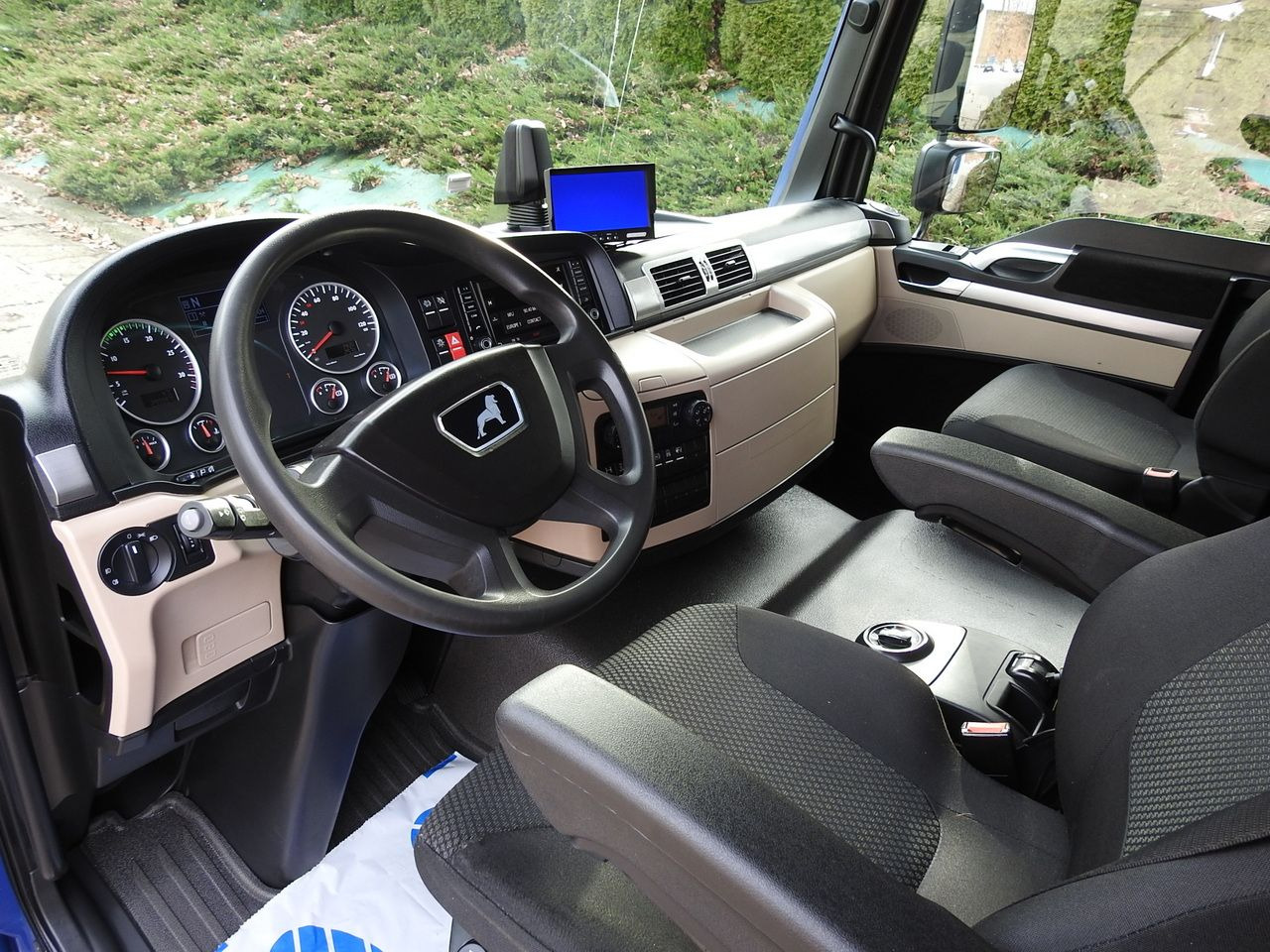 MAN TGL 12.220 BOX LIFT 18 PALLETS CRUISE CONTROLAIR CONDITIONING PNEUMATICS AUTOMATIC TWIN WHEELS 220HP - Box van: picture 2 MAN TGL 12.220 BOX LIFT 18 PALLETS CRUISE CONTROLAIR CONDITIONING PNEUMATICS AUTOMATIC TWIN WHEELS 220HP - Box van: picture 2