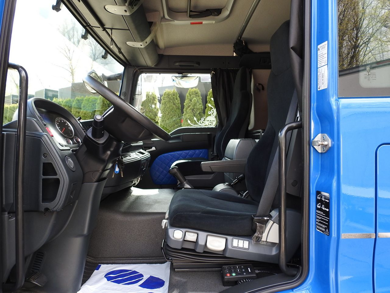 Curtainsider truck MAN TGM 15.290 TARPAULIN LIFT 18 PALLETS CRUISE CONTROL TWIN WHEELS AIR CONDITIONING 290HP: picture 41 Curtainsider truck MAN TGM 15.290 TARPAULIN LIFT 18 PALLETS CRUISE CONTROL TWIN WHEELS AIR CONDITIONING 290HP: picture 41