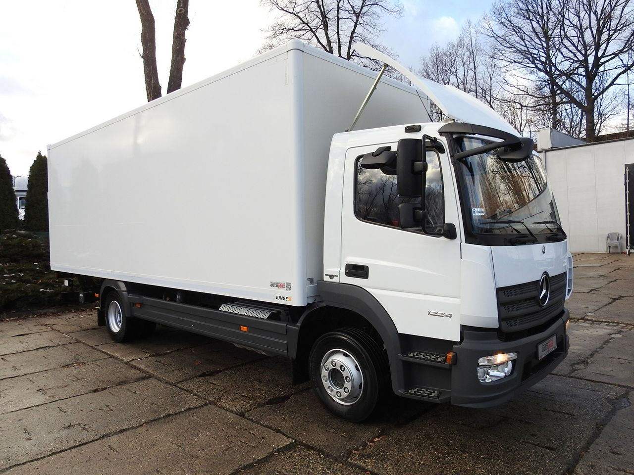 MERCEDES ATEGO 12.24 BOX LIFT 18 PALLETS CRUISE CONTROL AUTOMATIC TRANSMISSION TWIN WHEELS AIR CONDITIONING 240HP - Box van: picture 4 MERCEDES ATEGO 12.24 BOX LIFT 18 PALLETS CRUISE CONTROL AUTOMATIC TRANSMISSION TWIN WHEELS AIR CONDITIONING 240HP - Box van: picture 4