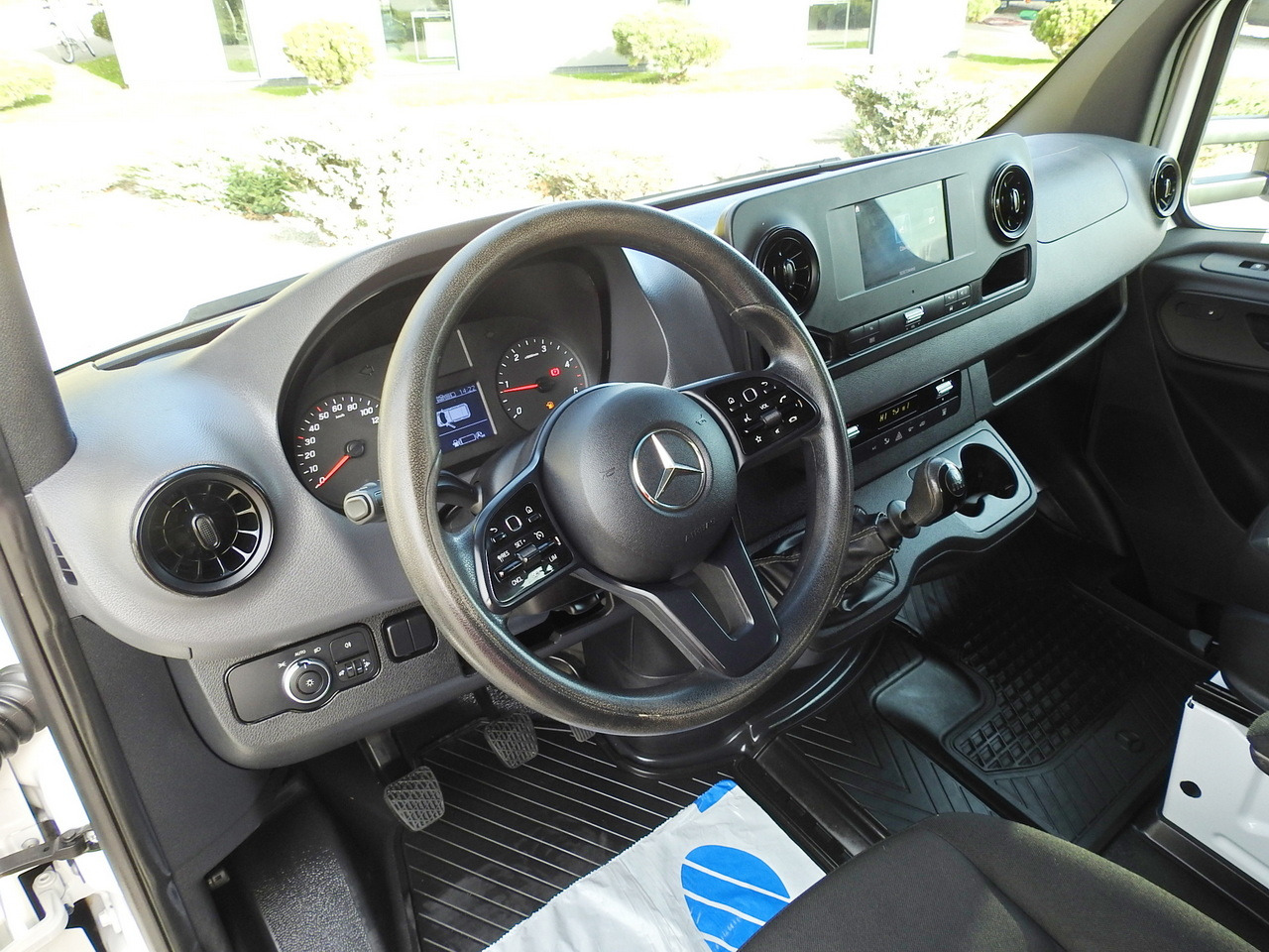 MERCEDES SPRINTER 516 STAKE BODY DOUBLE CABIN DOKA 6 SEATS CRUISE CONTROL AIR CONDITIONING TWIN WHEELS 160HP - Combi van: picture 2 MERCEDES SPRINTER 516 STAKE BODY DOUBLE CABIN DOKA 6 SEATS CRUISE CONTROL AIR CONDITIONING TWIN WHEELS 160HP - Combi van: picture 2