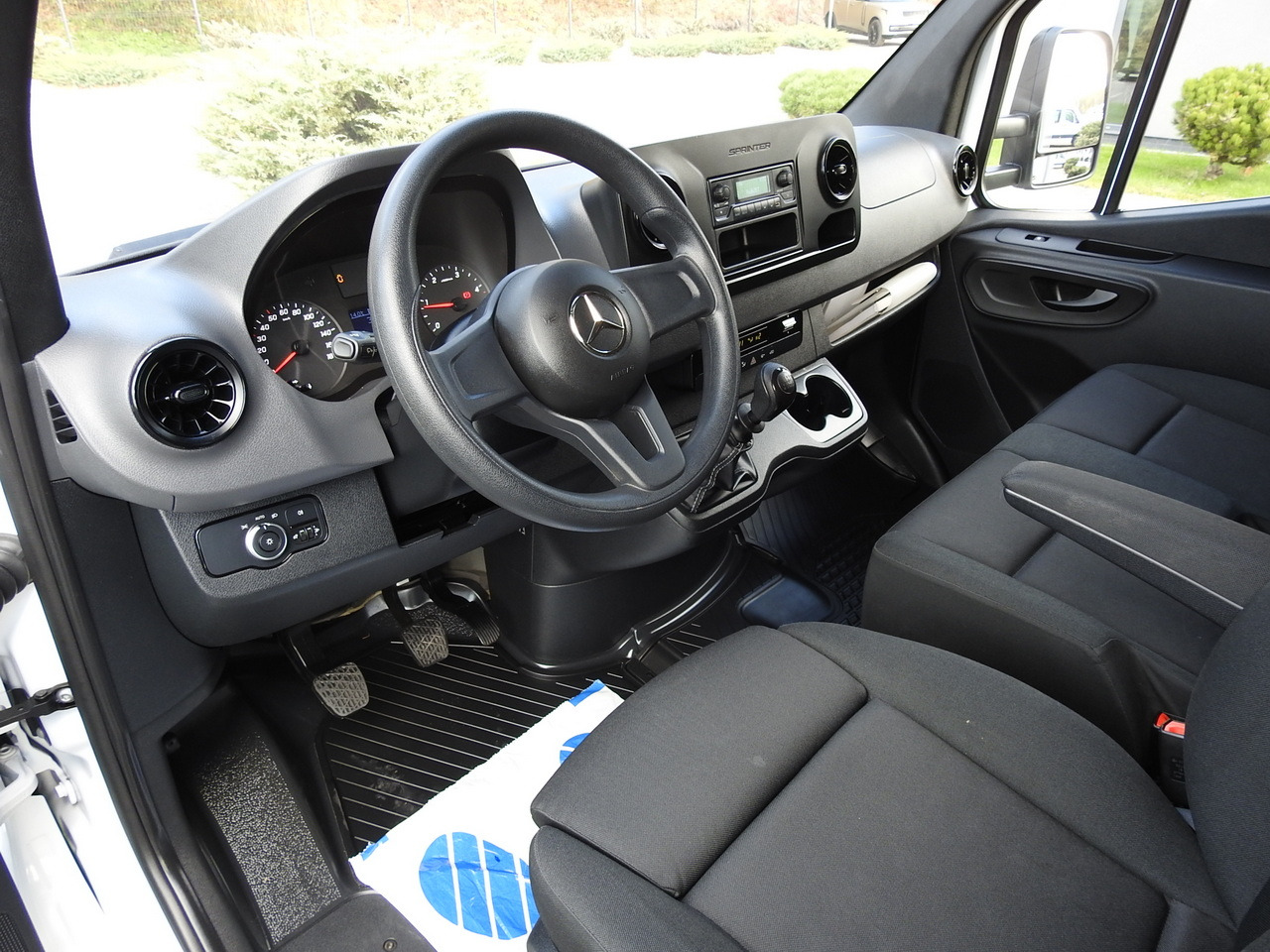 MERCEDES SPRINTER BOX LIFT 8 PALLETS AIR CONDITIONING 150HP - Box van: picture 2 MERCEDES SPRINTER BOX LIFT 8 PALLETS AIR CONDITIONING 150HP - Box van: picture 2