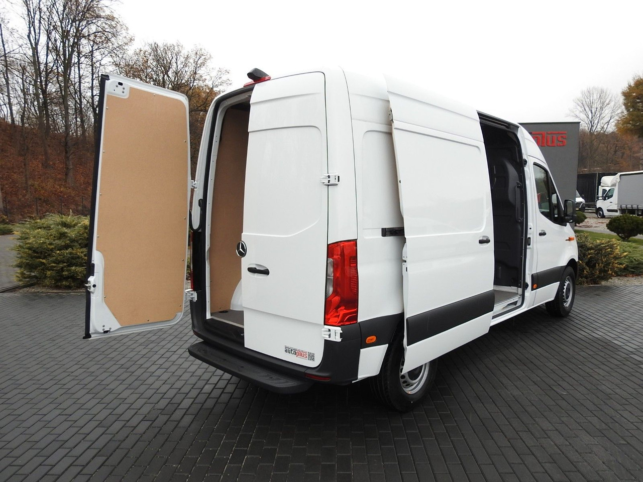Mercedes-Benz ESPRINTER NEUE ELEKTRISCHEN KASTENWAGEN AUTOMAT - Panel van, Electric van: picture 3 Mercedes-Benz ESPRINTER NEUE ELEKTRISCHEN KASTENWAGEN AUTOMAT - Panel van, Electric van: picture 3