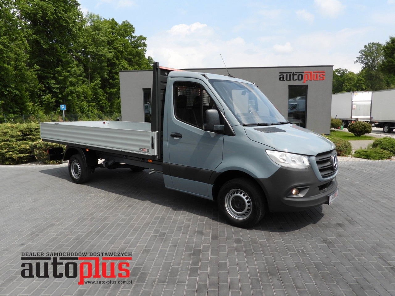 Mercedes-Benz SPRINTER 315 PRITSCHE 8 PALETTEN TEMPOMAT - Flatbed van: picture 1 Mercedes-Benz SPRINTER 315 PRITSCHE 8 PALETTEN TEMPOMAT - Flatbed van: picture 1