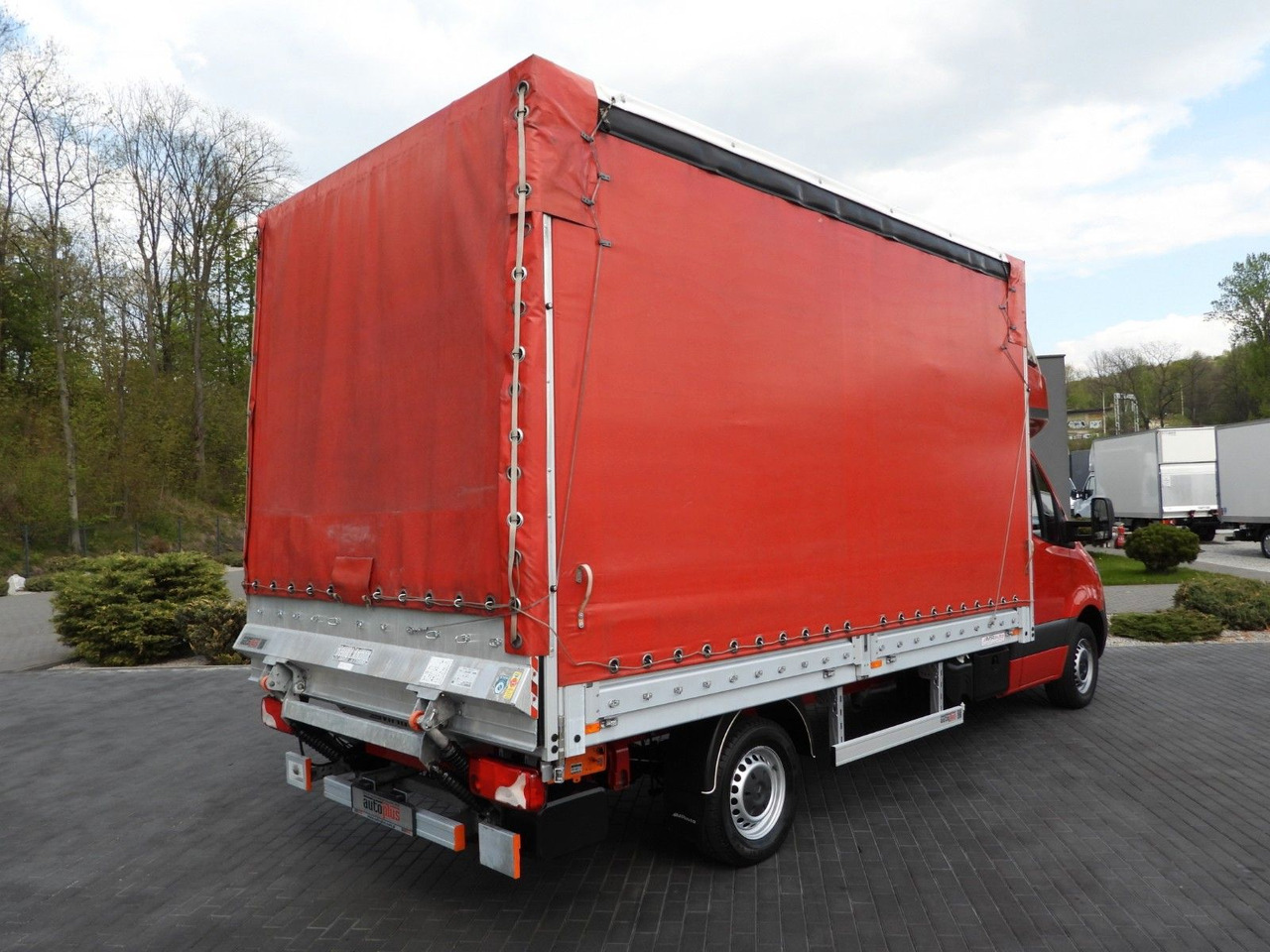 Mercedes-Benz SPRINTER 316 PRITSCHE PLANE AUFZUG 8 EUROPALET - Curtain side van: picture 3 Mercedes-Benz SPRINTER 316 PRITSCHE PLANE AUFZUG 8 EUROPALET - Curtain side van: picture 3