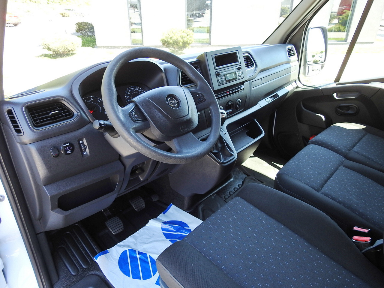 OPEL MOVANO TARPAULIN LIFT 9 PALLETS WEBASTO CRUISE CONTROL LED LIGHTS PNEUMATICS AIR CONDITIONING 160HP - Curtain side van: picture 2 OPEL MOVANO TARPAULIN LIFT 9 PALLETS WEBASTO CRUISE CONTROL LED LIGHTS PNEUMATICS AIR CONDITIONING 160HP - Curtain side van: picture 2