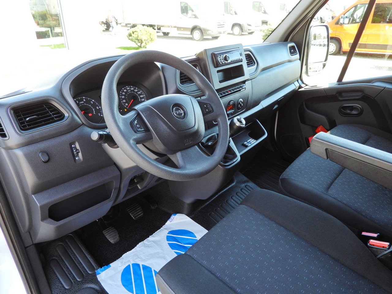 OPEL MOVANO TARPAULIN LIFT 9 PALLETS WEBASTO CRUISE CONTROL LED LIGHTS PNEUMATICS AIR CONDITIONING 165HP - Curtain side van: picture 2 OPEL MOVANO TARPAULIN LIFT 9 PALLETS WEBASTO CRUISE CONTROL LED LIGHTS PNEUMATICS AIR CONDITIONING 165HP - Curtain side van: picture 2