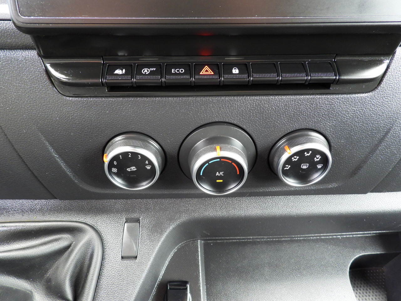 Lease a OPEL MOVANO TIPPER NAVIGATION LED LIGHTS TWIN WHEELS AIR CONDITIONING  145HP OPEL MOVANO TIPPER NAVIGATION LED LIGHTS TWIN WHEELS AIR CONDITIONING  145HP: picture 33