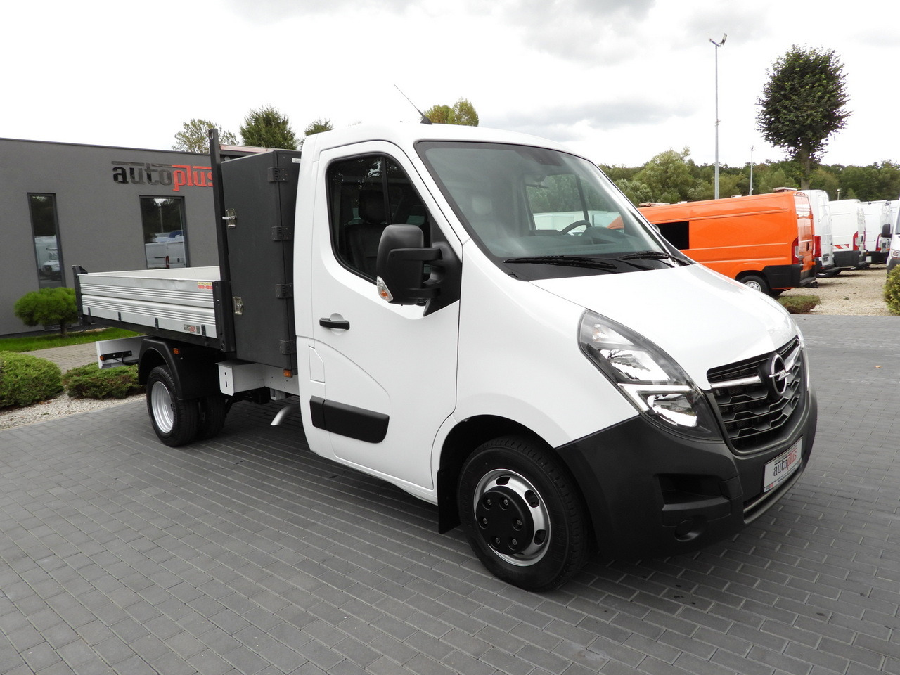 OPEL MOVANO TIPPER NAVIGATION LED LIGHTS TWIN WHEELS AIR CONDITIONING  145HP - Tipper van: picture 4 OPEL MOVANO TIPPER NAVIGATION LED LIGHTS TWIN WHEELS AIR CONDITIONING  145HP - Tipper van: picture 4