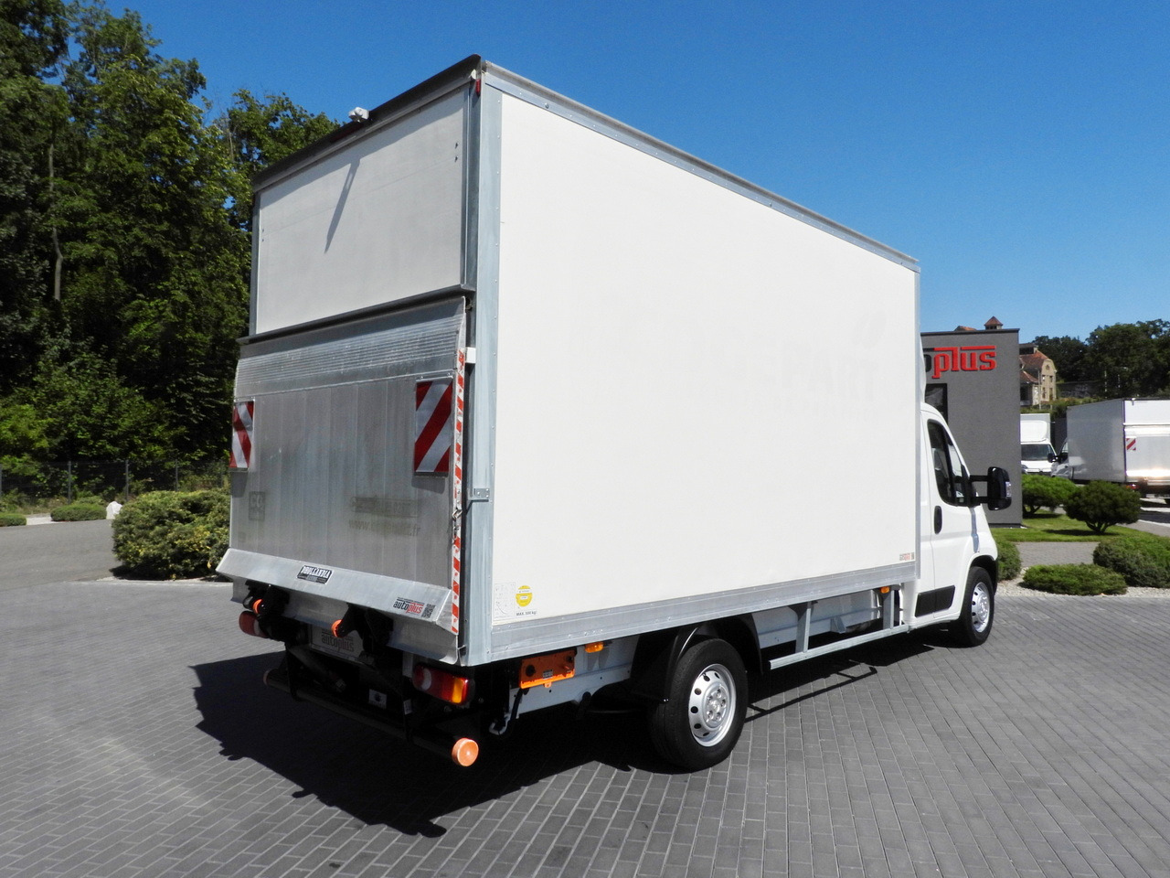 PEUGEOT BOXER BOX LIFT 8 PALLETS CRUISE CONTROL AIR CONDITIONING 130HP - Box van: picture 3 PEUGEOT BOXER BOX LIFT 8 PALLETS CRUISE CONTROL AIR CONDITIONING 130HP - Box van: picture 3