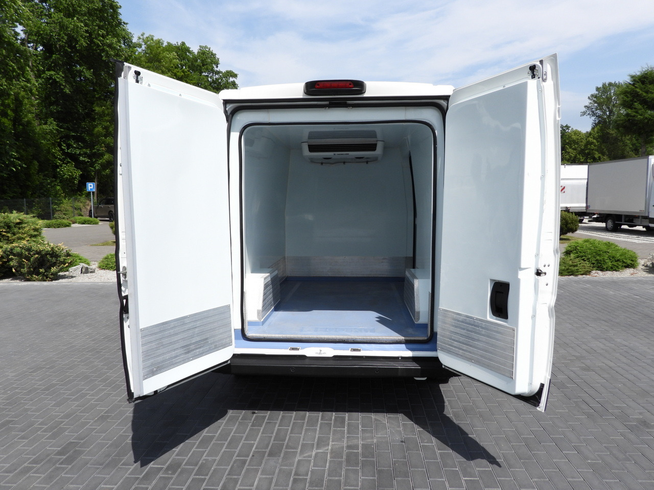 Lease a PEUGEOT BOXER REFRIGERATOR VAN -10*C CRUISE CONTROL AIR CONDITIONING 130HP PEUGEOT BOXER REFRIGERATOR VAN -10*C CRUISE CONTROL AIR CONDITIONING 130HP: picture 12 Lease a PEUGEOT BOXER REFRIGERATOR VAN -10*C CRUISE CONTROL AIR CONDITIONING 130HP PEUGEOT BOXER REFRIGERATOR VAN -10*C CRUISE CONTROL AIR CONDITIONING 130HP: picture 12