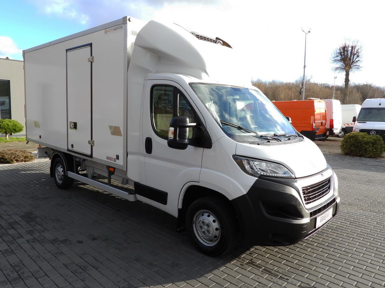 PEUGEOT BOXER REGRIGERATOR BOX 0*C 8 PALLETS CRUISE CONTROL LED LIGHTS AIR CONDITIONING 150HP - Refrigerated van: picture 4 PEUGEOT BOXER REGRIGERATOR BOX 0*C 8 PALLETS CRUISE CONTROL LED LIGHTS AIR CONDITIONING 150HP - Refrigerated van: picture 4