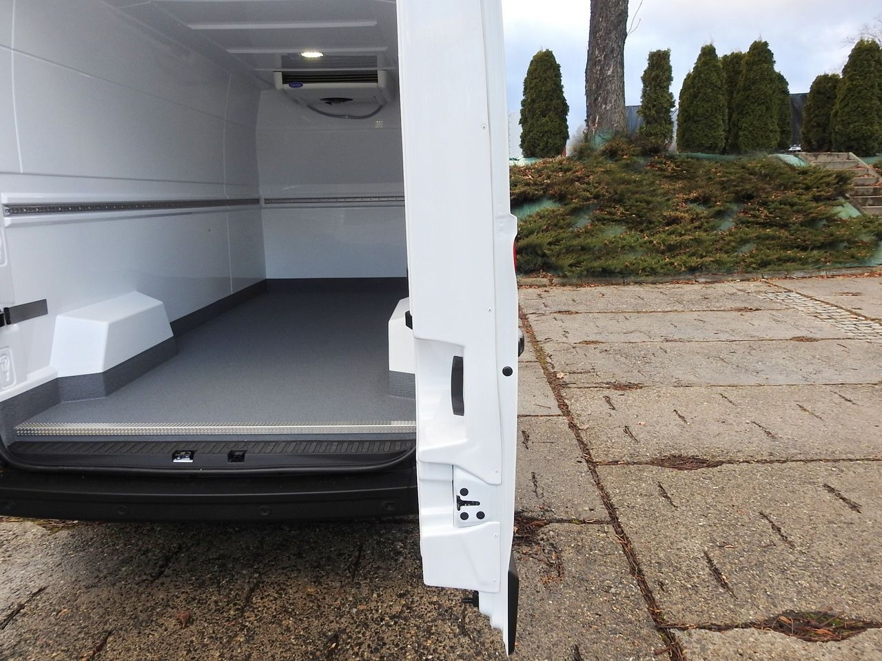 Refrigerated van RENAULT MASTER NEW REFRIGERATOR VAN -10*C AIR CONDITIONING MANUFACTURERS 135HP: picture 25 Refrigerated van RENAULT MASTER NEW REFRIGERATOR VAN -10*C AIR CONDITIONING MANUFACTURERS 135HP: picture 25