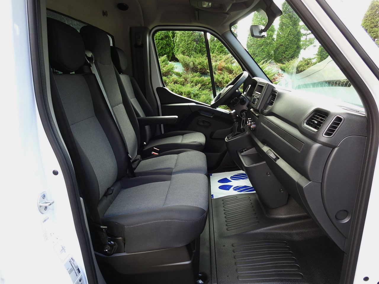 Lease a RENAULT MASTER NEW TARPAULIN 8 PALLETS CRUISE CONTROL LED LIGHTS AIR CONDITIONING 165HP RENAULT MASTER NEW TARPAULIN 8 PALLETS CRUISE CONTROL LED LIGHTS AIR CONDITIONING 165HP: picture 38 Lease a RENAULT MASTER NEW TARPAULIN 8 PALLETS CRUISE CONTROL LED LIGHTS AIR CONDITIONING 165HP RENAULT MASTER NEW TARPAULIN 8 PALLETS CRUISE CONTROL LED LIGHTS AIR CONDITIONING 165HP: picture 38