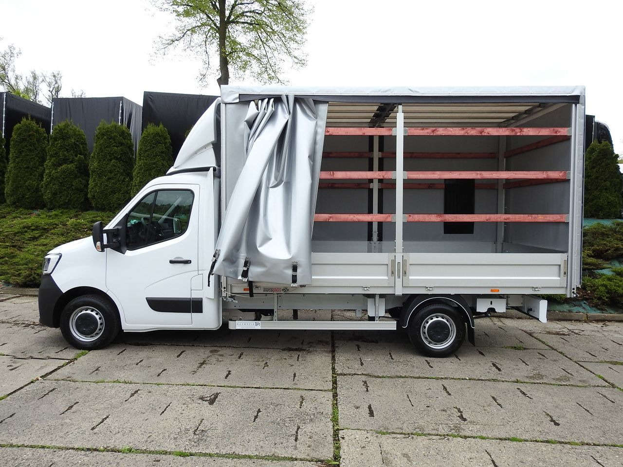 Lease a RENAULT MASTER NEW TARPAULIN 8 PALLETS CRUISE CONTROL LED LIGHTS AIR CONDITIONING 165HP RENAULT MASTER NEW TARPAULIN 8 PALLETS CRUISE CONTROL LED LIGHTS AIR CONDITIONING 165HP: picture 9 Lease a RENAULT MASTER NEW TARPAULIN 8 PALLETS CRUISE CONTROL LED LIGHTS AIR CONDITIONING 165HP RENAULT MASTER NEW TARPAULIN 8 PALLETS CRUISE CONTROL LED LIGHTS AIR CONDITIONING 165HP: picture 9