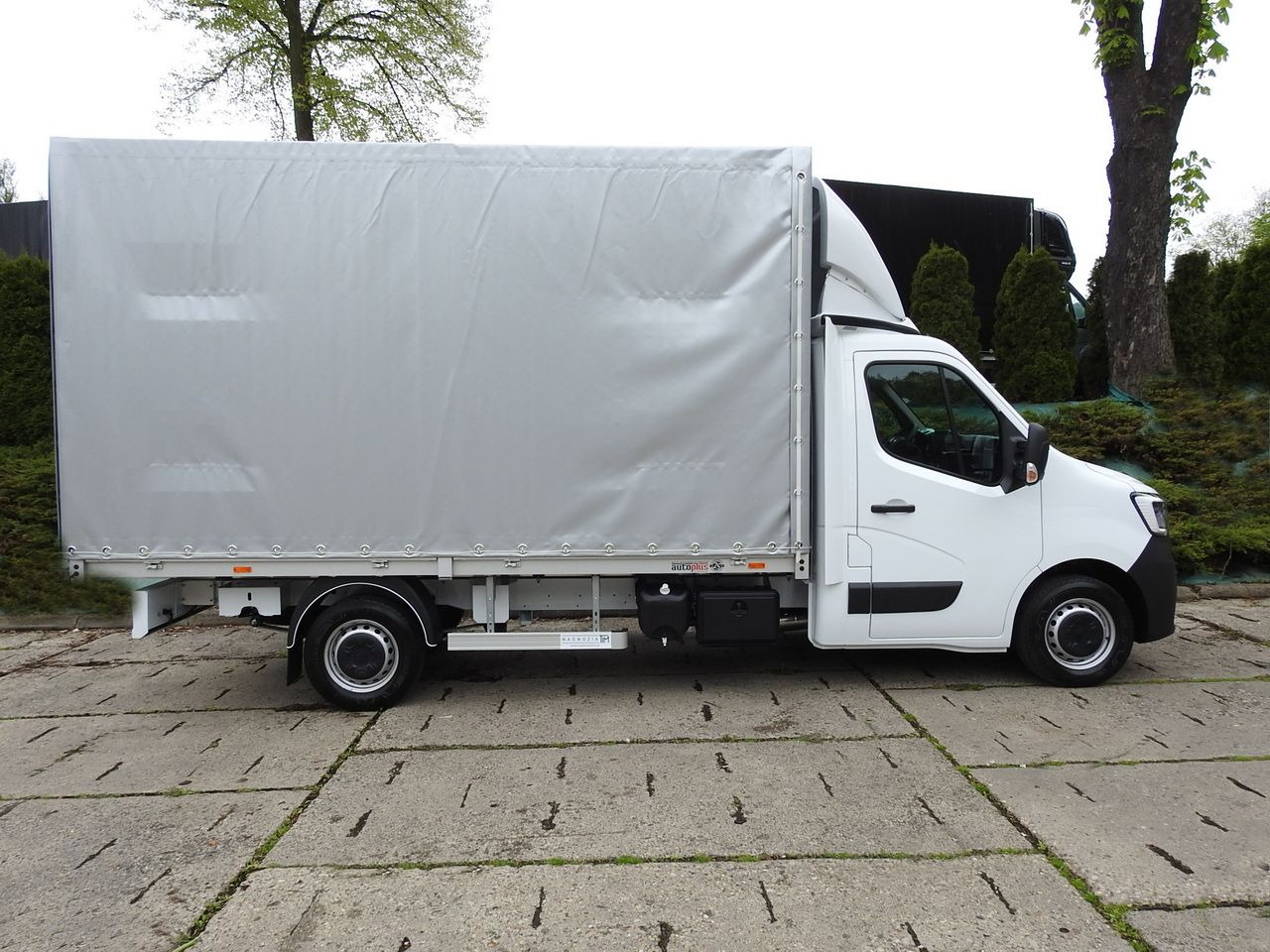 Lease a RENAULT MASTER NEW TARPAULIN 8 PALLETS CRUISE CONTROL LED LIGHTS AIR CONDITIONING 165HP RENAULT MASTER NEW TARPAULIN 8 PALLETS CRUISE CONTROL LED LIGHTS AIR CONDITIONING 165HP: picture 7 Lease a RENAULT MASTER NEW TARPAULIN 8 PALLETS CRUISE CONTROL LED LIGHTS AIR CONDITIONING 165HP RENAULT MASTER NEW TARPAULIN 8 PALLETS CRUISE CONTROL LED LIGHTS AIR CONDITIONING 165HP: picture 7