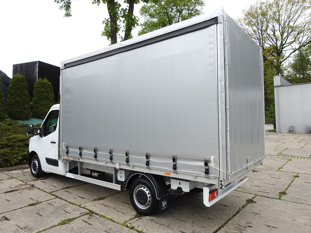 Lease a RENAULT MASTER NEW TARPAULIN 8 PALLETS CRUISE CONTROL LED LIGHTS AIR CONDITIONING 165HP RENAULT MASTER NEW TARPAULIN 8 PALLETS CRUISE CONTROL LED LIGHTS AIR CONDITIONING 165HP: picture 10 Lease a RENAULT MASTER NEW TARPAULIN 8 PALLETS CRUISE CONTROL LED LIGHTS AIR CONDITIONING 165HP RENAULT MASTER NEW TARPAULIN 8 PALLETS CRUISE CONTROL LED LIGHTS AIR CONDITIONING 165HP: picture 10