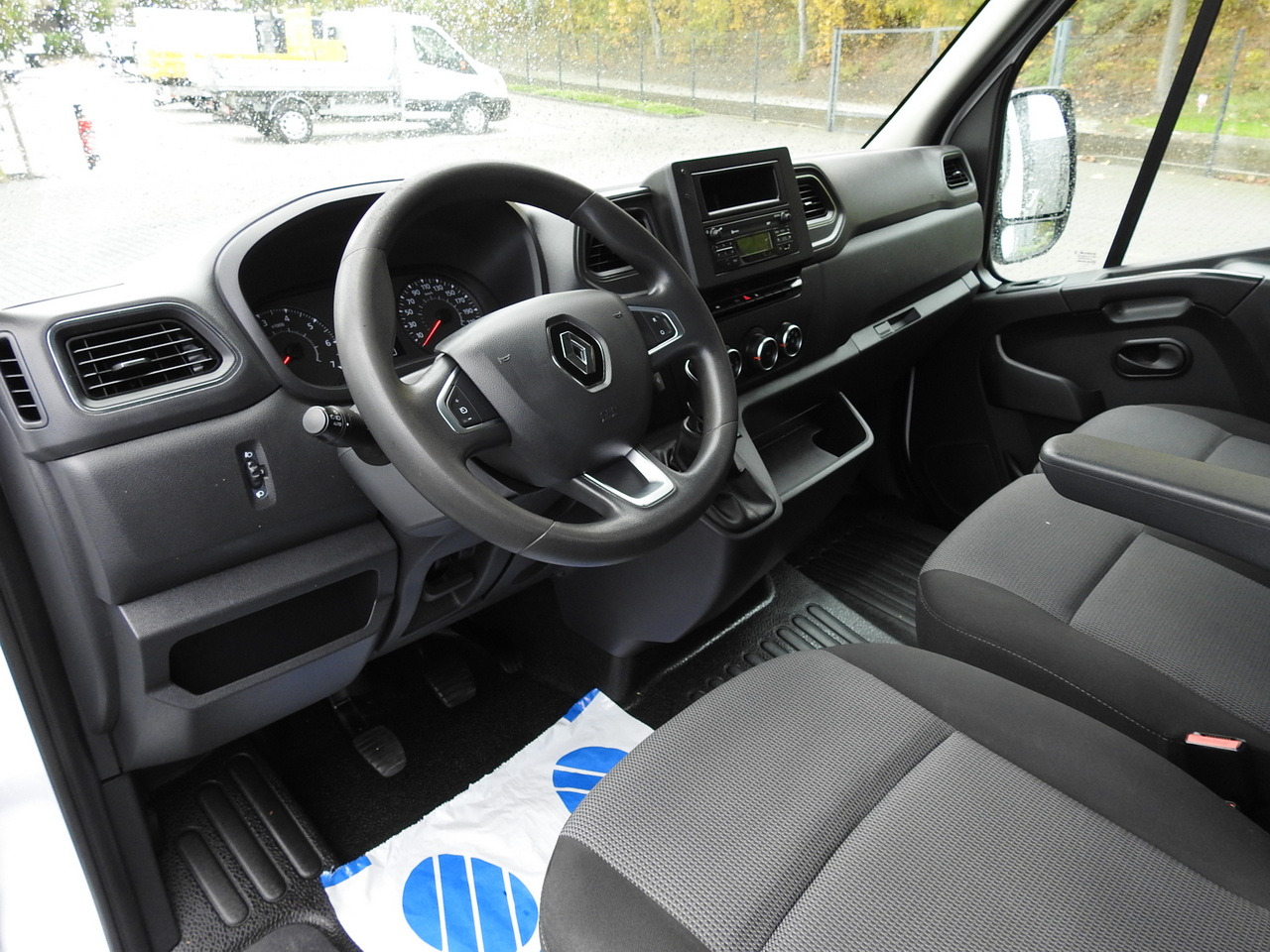 RENAULT MASTER STAKE BODY CRUISE CONTROL AIR CONDITIONING LED LIGHTS TWIN WHEELS 130HP - Flatbed van: picture 2 RENAULT MASTER STAKE BODY CRUISE CONTROL AIR CONDITIONING LED LIGHTS TWIN WHEELS 130HP - Flatbed van: picture 2