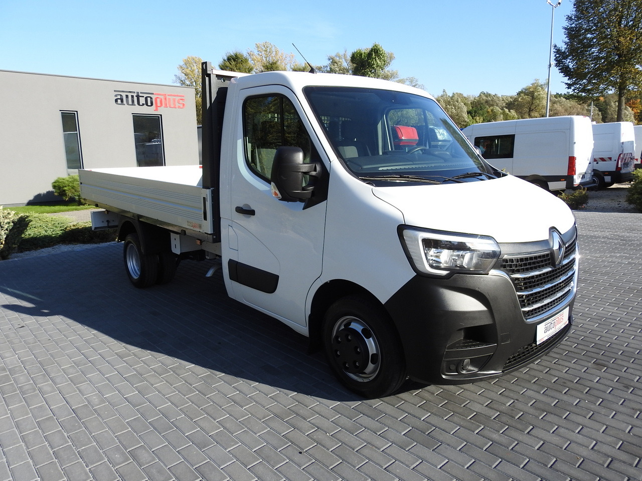 RENAULT MASTER STAKE BODY CRUISE CONTROL AIR CONDITIONING LED LIGHTS TWIN WHEELS  130HP - Flatbed van: picture 4 RENAULT MASTER STAKE BODY CRUISE CONTROL AIR CONDITIONING LED LIGHTS TWIN WHEELS  130HP - Flatbed van: picture 4