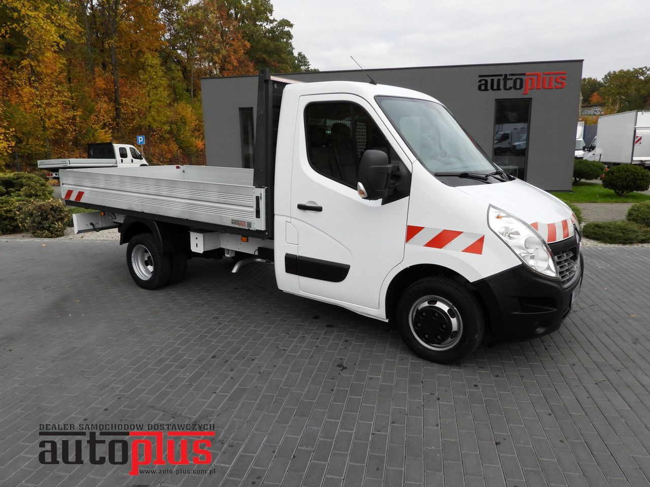 RENAULT MASTER STAKE BODY CRUISE CONTROL NAVIGATION TWIN WHEELS AIR CONDITIONING  130HP - Flatbed van: picture 1 RENAULT MASTER STAKE BODY CRUISE CONTROL NAVIGATION TWIN WHEELS AIR CONDITIONING  130HP - Flatbed van: picture 1