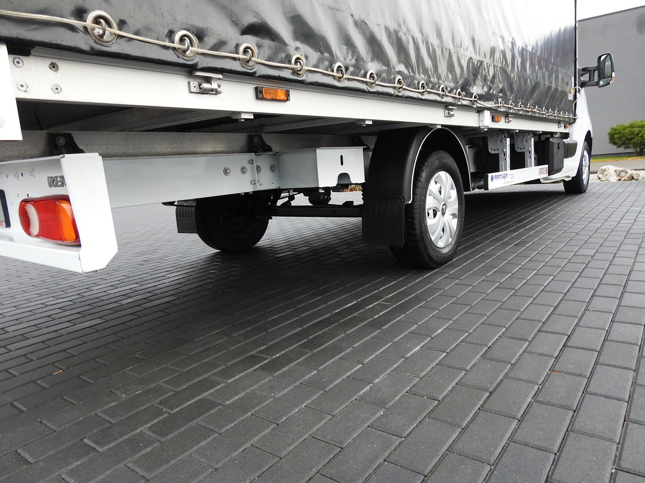 Curtain side van RENAULT MASTER TARPAULIN 10 PALLETS WEBASTO CRUISE CONTROL AIR CONDITIONING 170HP: picture 17 Curtain side van RENAULT MASTER TARPAULIN 10 PALLETS WEBASTO CRUISE CONTROL AIR CONDITIONING 170HP: picture 17