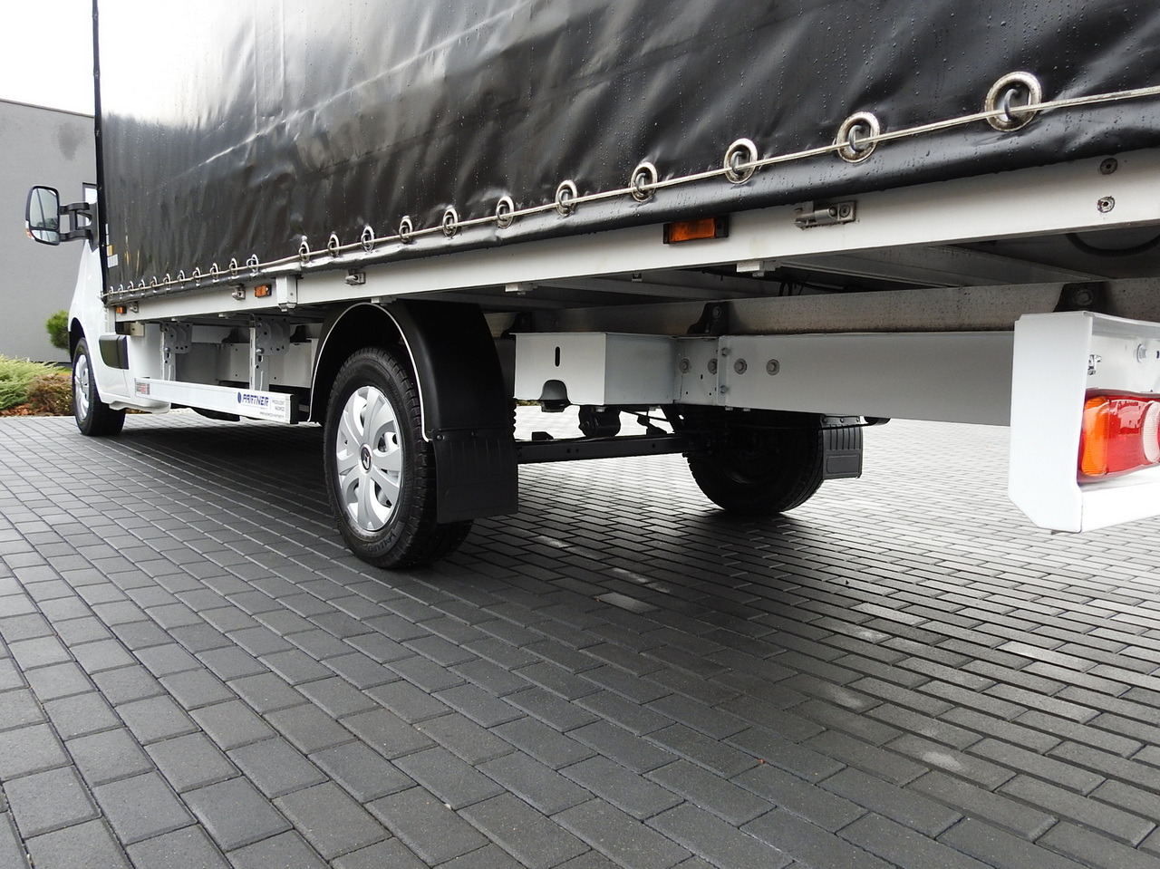 Curtain side van RENAULT MASTER TARPAULIN 10 PALLETS WEBASTO CRUISE CONTROL AIR CONDITIONING 170HP: picture 16 Curtain side van RENAULT MASTER TARPAULIN 10 PALLETS WEBASTO CRUISE CONTROL AIR CONDITIONING 170HP: picture 16