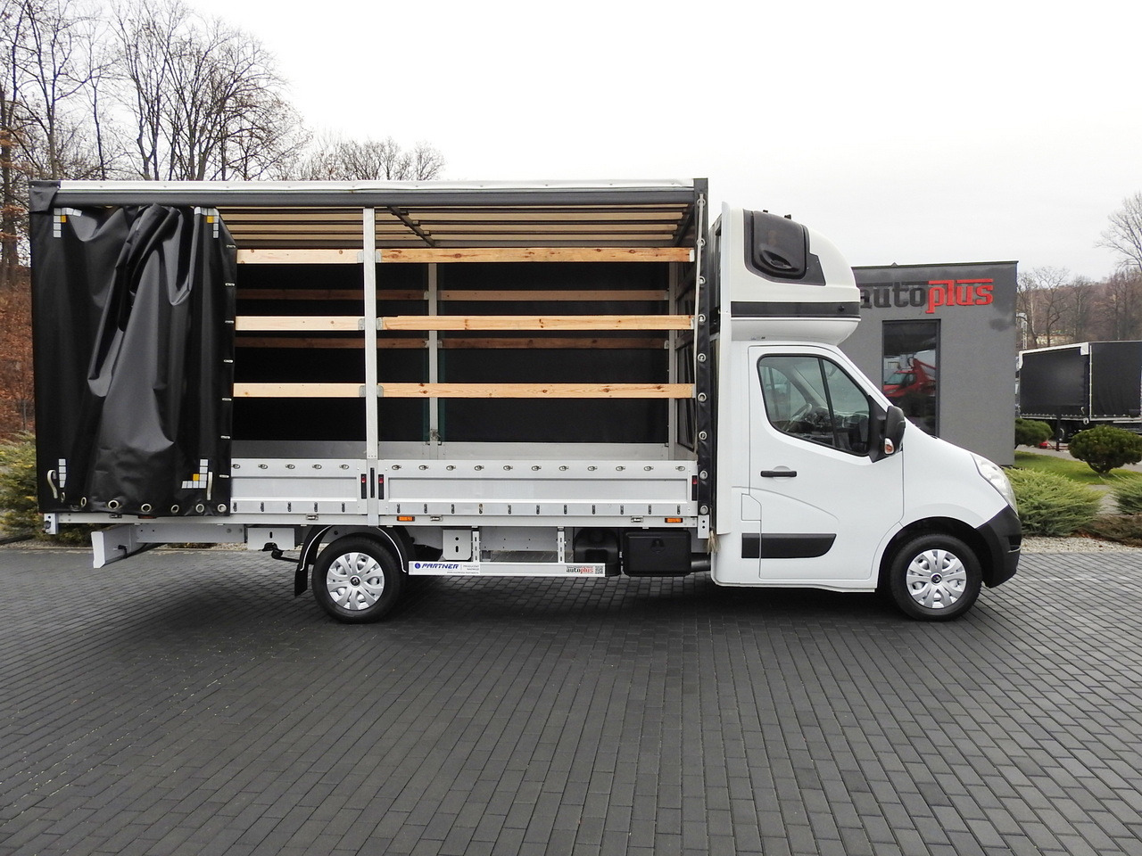 Curtain side van RENAULT MASTER TARPAULIN 10 PALLETS WEBASTO CRUISE CONTROL AIR CONDITIONING 170HP: picture 8 Curtain side van RENAULT MASTER TARPAULIN 10 PALLETS WEBASTO CRUISE CONTROL AIR CONDITIONING 170HP: picture 8