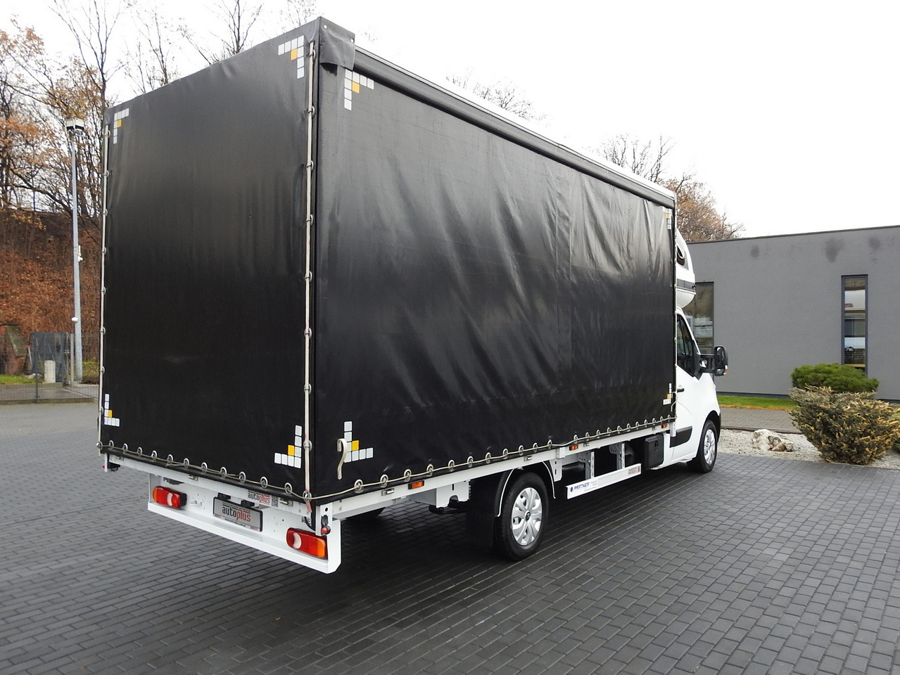 Curtain side van RENAULT MASTER TARPAULIN 10 PALLETS WEBASTO CRUISE CONTROL AIR CONDITIONING 170HP: picture 13 Curtain side van RENAULT MASTER TARPAULIN 10 PALLETS WEBASTO CRUISE CONTROL AIR CONDITIONING 170HP: picture 13