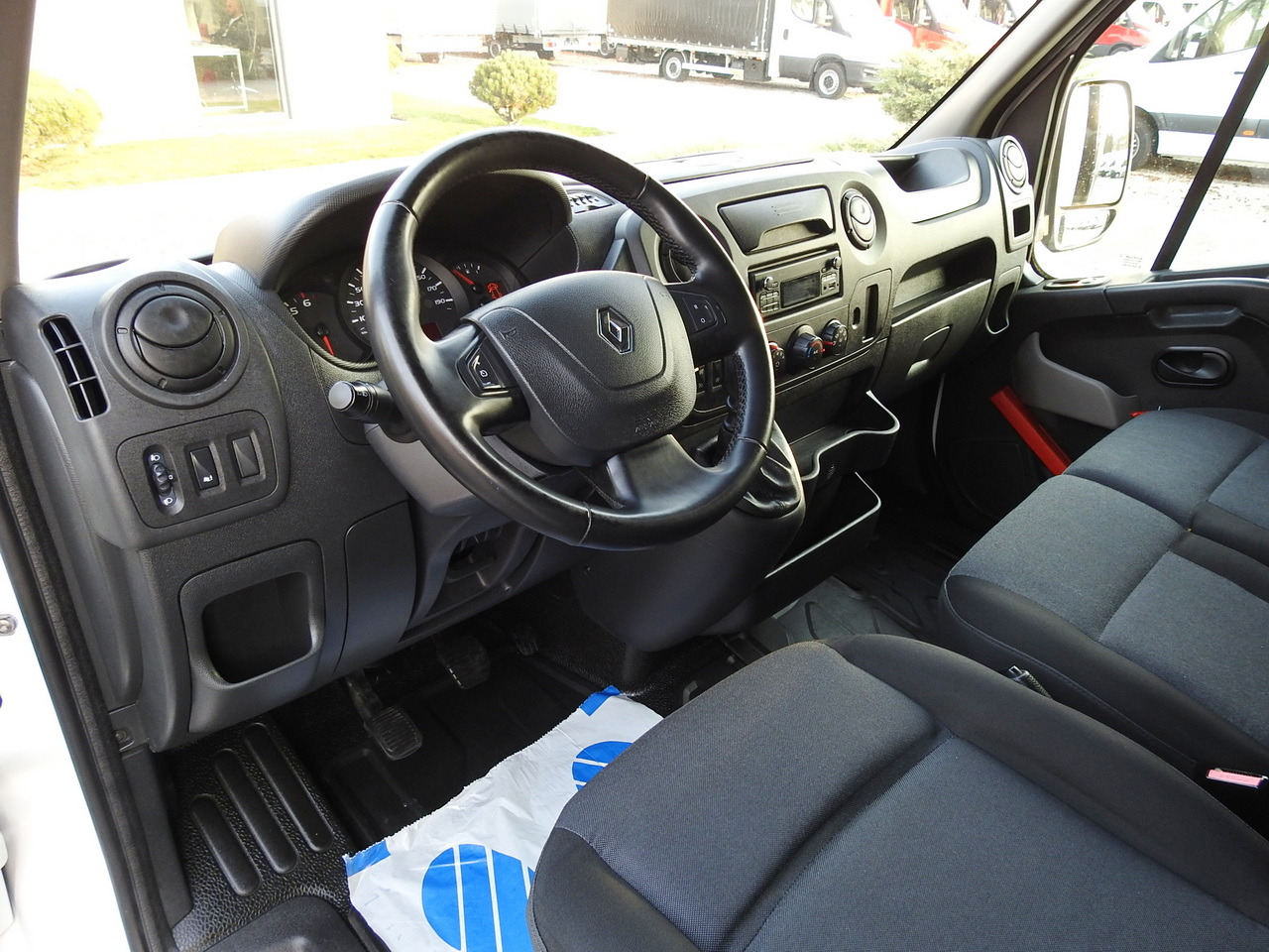 RENAULT MASTER TARPAULIN 10 PALLETS WEBASTO CRUISE CONTROL AIR CONDITIONING PNEUMATICS  170HP - Curtain side van: picture 2 RENAULT MASTER TARPAULIN 10 PALLETS WEBASTO CRUISE CONTROL AIR CONDITIONING PNEUMATICS  170HP - Curtain side van: picture 2