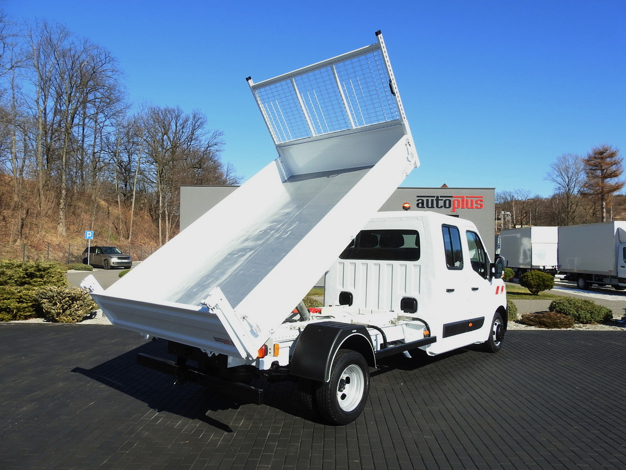 RENAULT MASTER TIPPER DOUBLE CABIN DOKA 6 SEATS CRUISE CONTROL AIR CONDITIONING LED LIGHTS TWIN WHEELS 130HP - Tipper van: picture 3 RENAULT MASTER TIPPER DOUBLE CABIN DOKA 6 SEATS CRUISE CONTROL AIR CONDITIONING LED LIGHTS TWIN WHEELS 130HP - Tipper van: picture 3