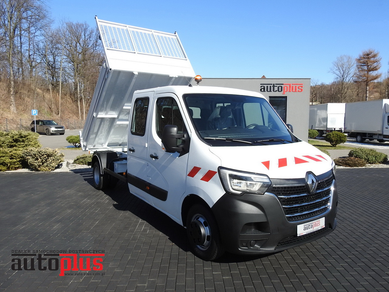 RENAULT MASTER TIPPER DOUBLE CABIN DOKA 6 SEATS CRUISE CONTROL AIR CONDITIONING LED LIGHTS TWIN WHEELS 130HP - Tipper van: picture 1 RENAULT MASTER TIPPER DOUBLE CABIN DOKA 6 SEATS CRUISE CONTROL AIR CONDITIONING LED LIGHTS TWIN WHEELS 130HP - Tipper van: picture 1