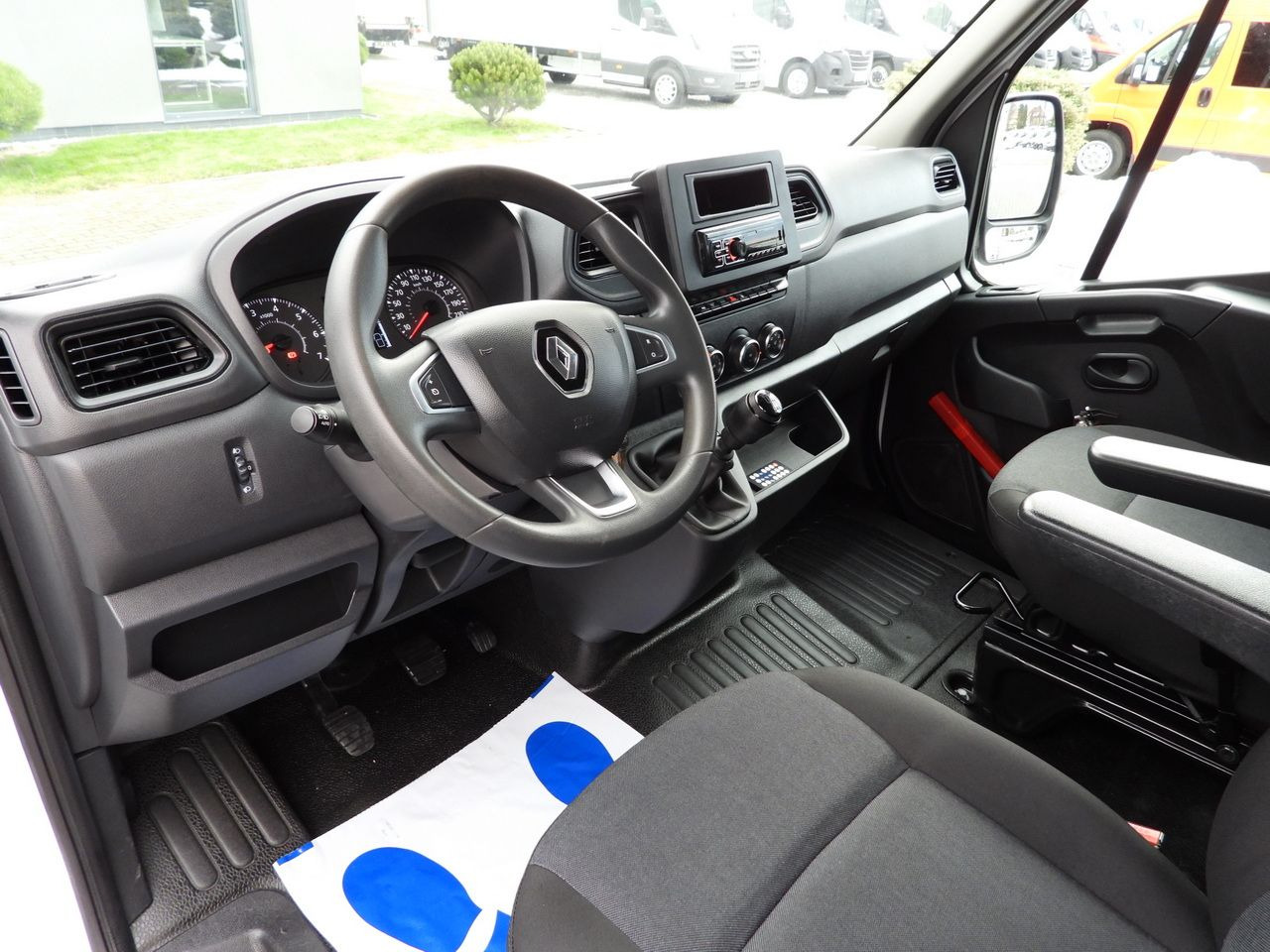 RENAULT MASTER TIPPER DOUBLE CABIN DOKA 6 SEATS CRUISE CONTROL LED LIGHTS TWIN WHEELS AIR CONDITIONING 145HP - Tipper van: picture 2 RENAULT MASTER TIPPER DOUBLE CABIN DOKA 6 SEATS CRUISE CONTROL LED LIGHTS TWIN WHEELS AIR CONDITIONING 145HP - Tipper van: picture 2