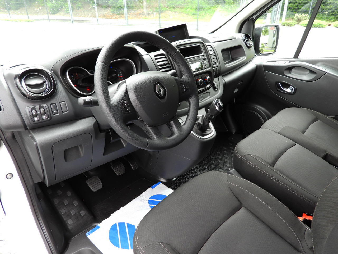 RENAULT TRAFIC REFRIGERATOR VAN -5*C POWER SUPPLY 230V CRUISE CONTROL LED LIGHTS AIR CONDITIONING 120HP - Refrigerated van: picture 2 RENAULT TRAFIC REFRIGERATOR VAN -5*C POWER SUPPLY 230V CRUISE CONTROL LED LIGHTS AIR CONDITIONING 120HP - Refrigerated van: picture 2