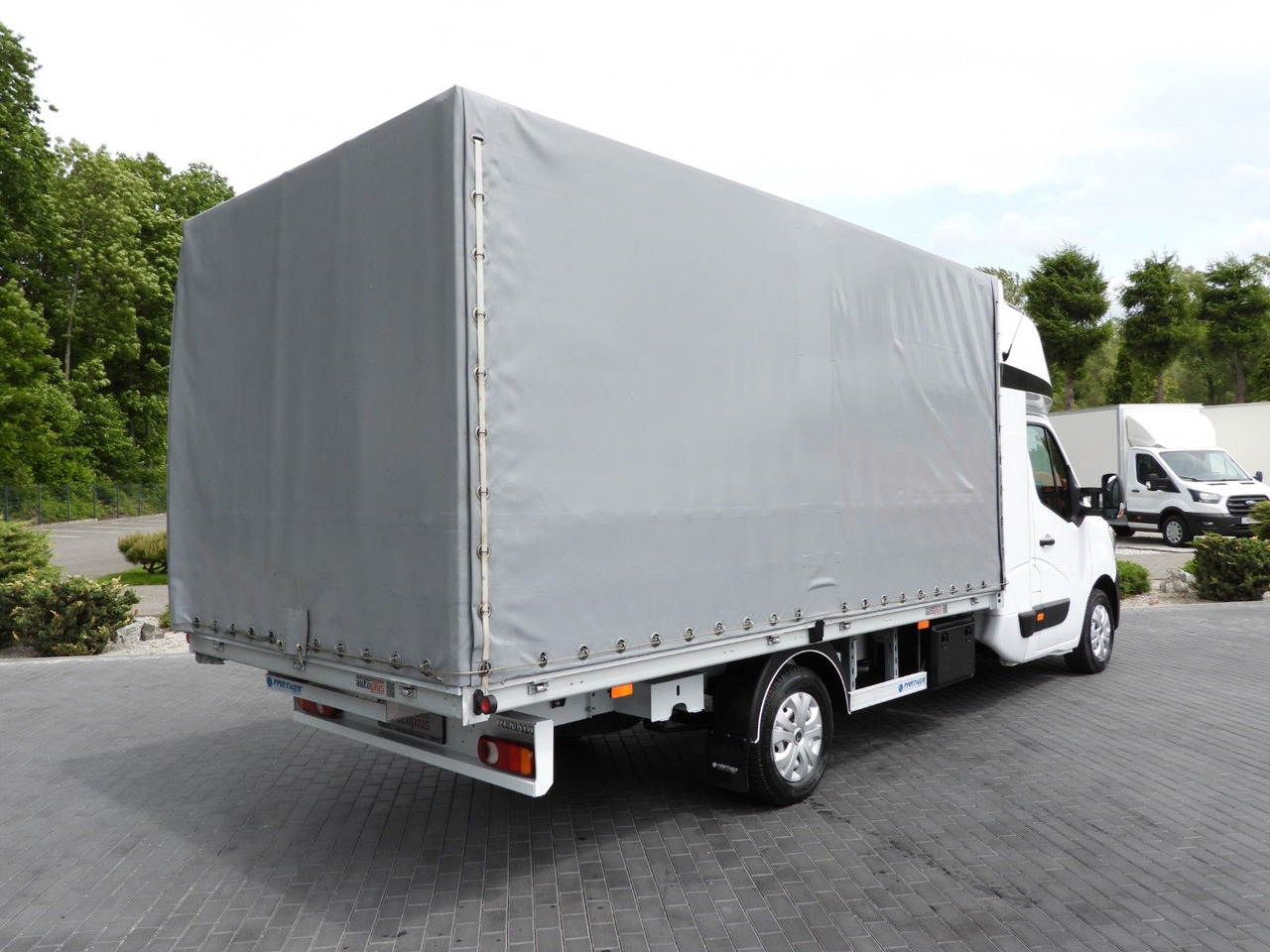 Renault MASTER PRITSCHE PLANE 8 PALETTEN WEBASTO A/C - Curtain side van, Combi van: picture 3 Renault MASTER PRITSCHE PLANE 8 PALETTEN WEBASTO A/C - Curtain side van, Combi van: picture 3