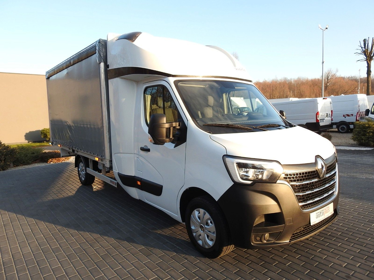 Renault MASTER PRITSCHE PLANE 8 PALETTEN WEBASTO - Curtain side van, Combi van: picture 4 Renault MASTER PRITSCHE PLANE 8 PALETTEN WEBASTO - Curtain side van, Combi van: picture 4