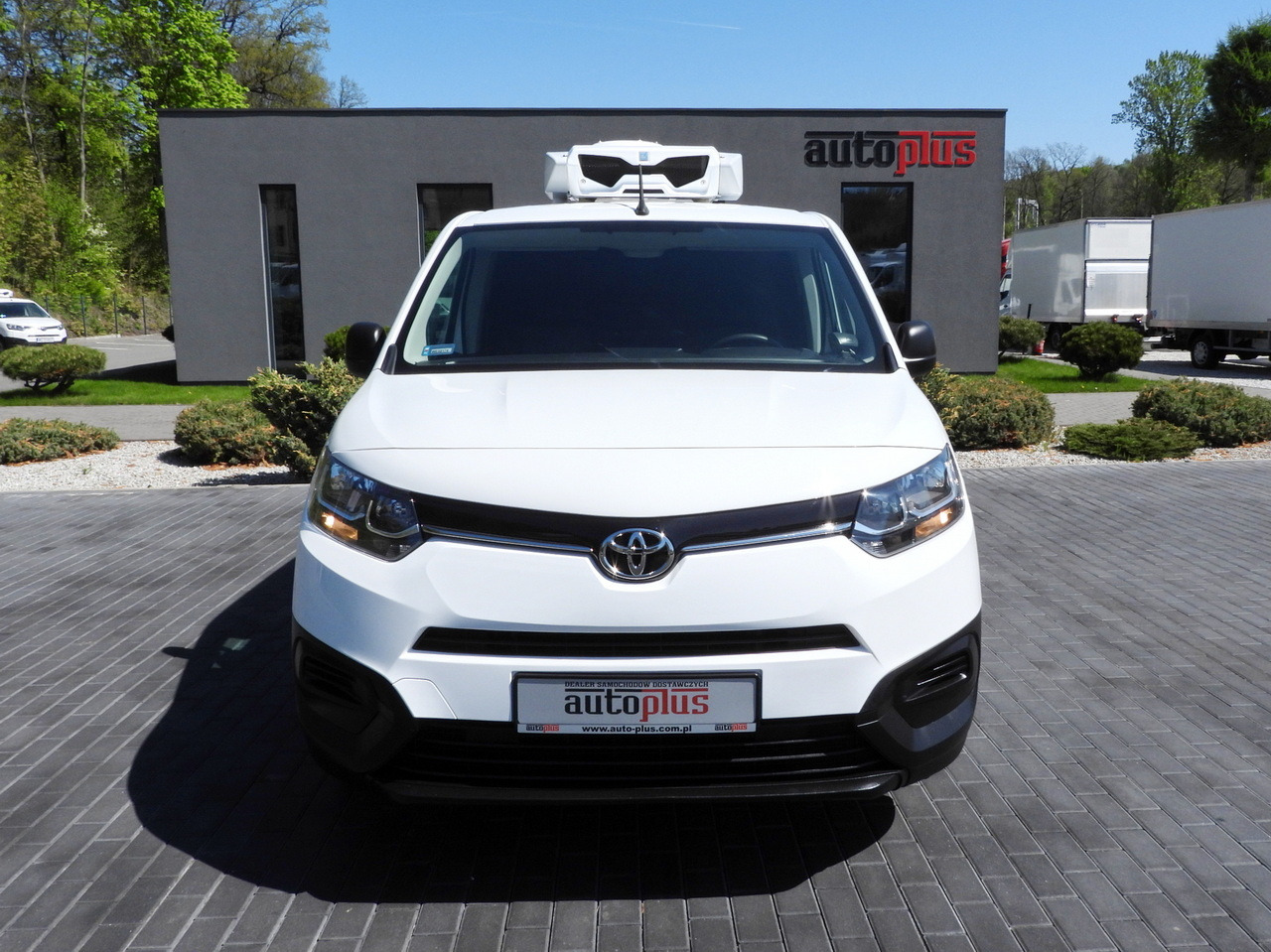 TOYOTA PROACE CITY REFRIGERATOR VAN -15*C POWER SUPPLY 230V CRUISE CONTROL AIR CONDITIONING 100HP - Refrigerated van: picture 5 TOYOTA PROACE CITY REFRIGERATOR VAN -15*C POWER SUPPLY 230V CRUISE CONTROL AIR CONDITIONING 100HP - Refrigerated van: picture 5