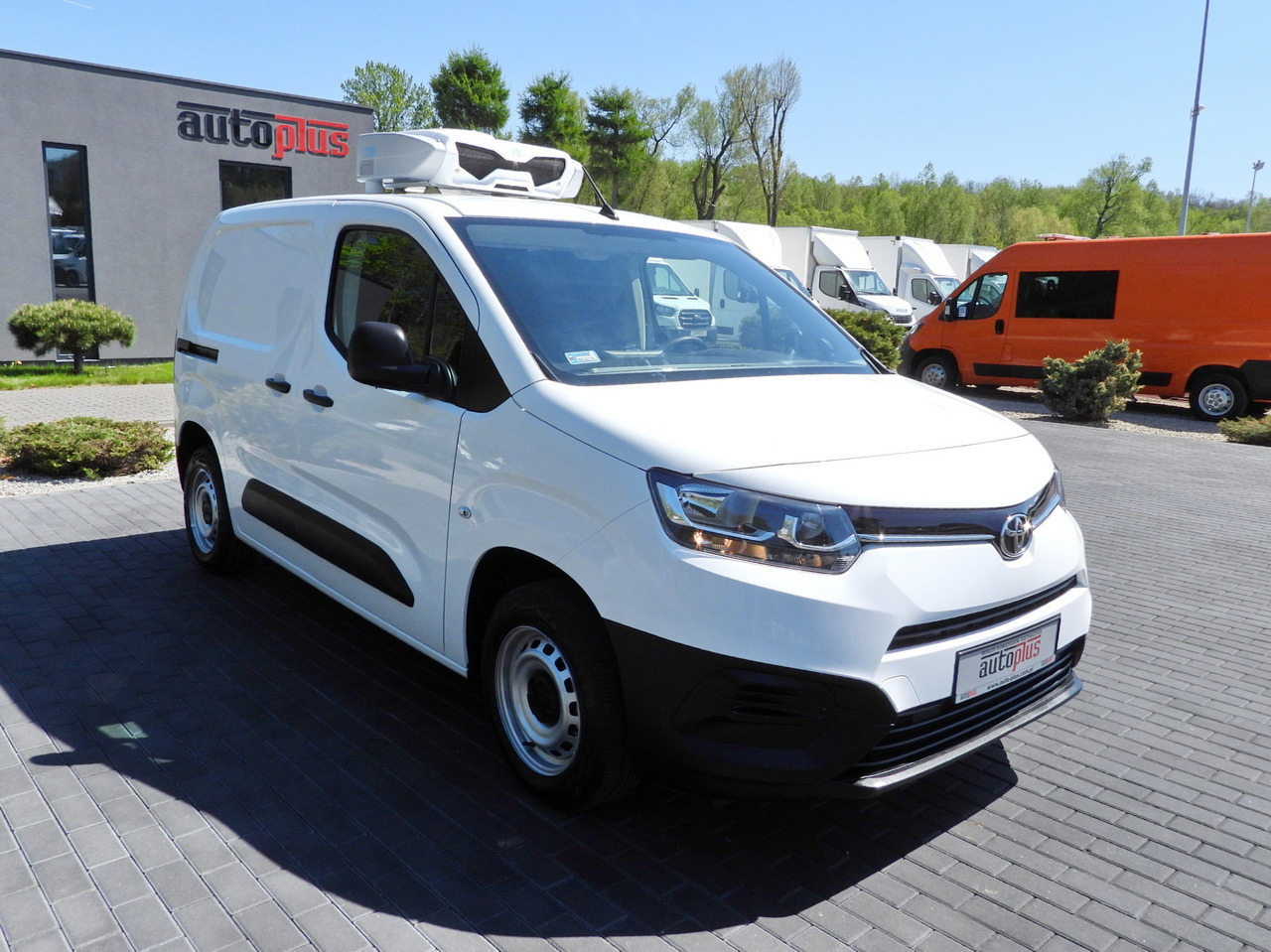 TOYOTA PROACE CITY REFRIGERATOR VAN -15*C POWER SUPPLY 230V CRUISE CONTROL AIR CONDITIONING 100HP - Refrigerated van: picture 4 TOYOTA PROACE CITY REFRIGERATOR VAN -15*C POWER SUPPLY 230V CRUISE CONTROL AIR CONDITIONING 100HP - Refrigerated van: picture 4