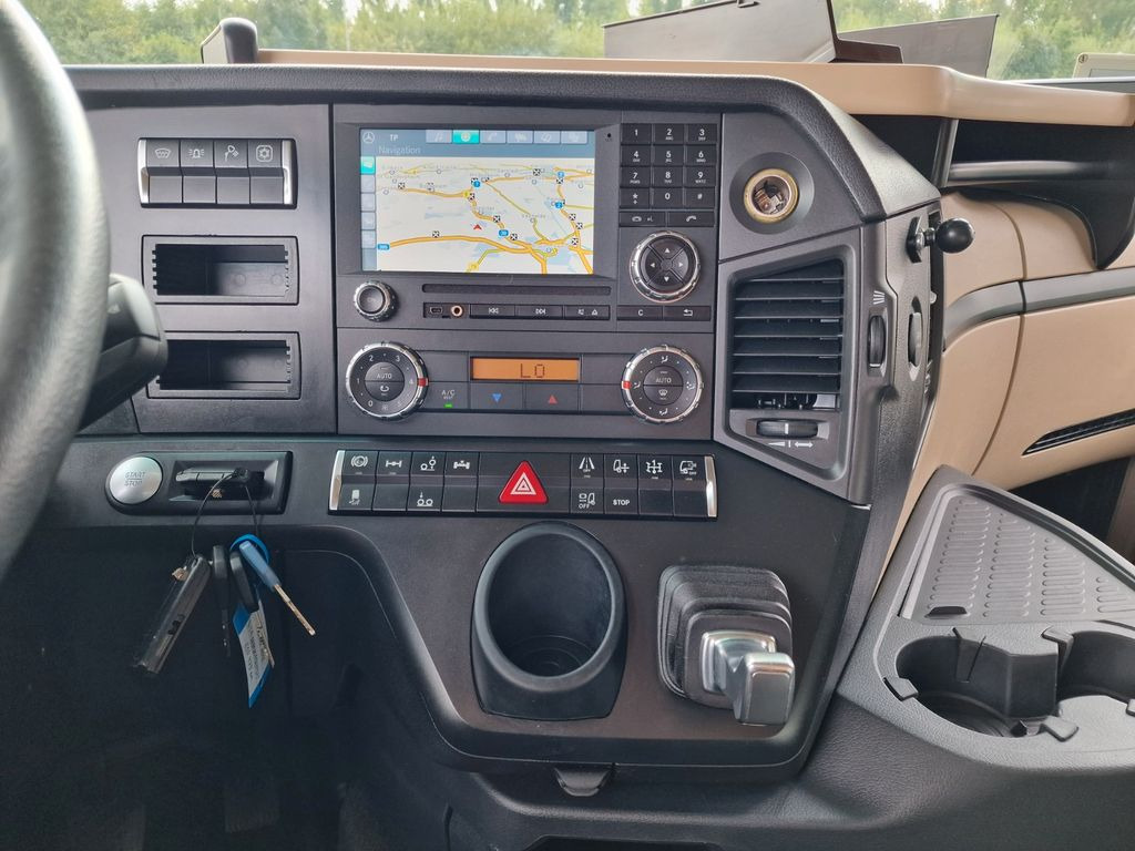 Tipper Mercedes-Benz Actros 2545 / Tierkadaver / mit Waage: picture 23